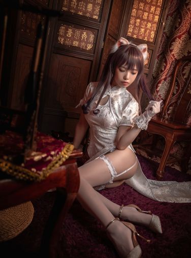 [Cosplay]雯妹不讲道理 - 旗袍白丝吊带袜[15P]