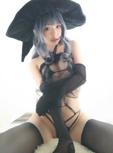 [Cosplay]动漫博主雯妹 - 女巫[32P]