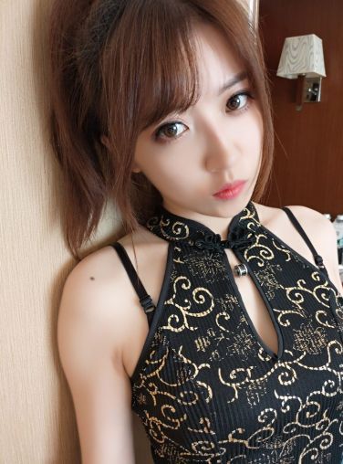 小女巫露娜 - 黑丝旗袍[33P]