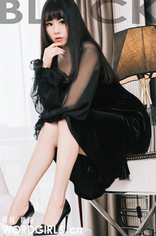 [TouTiao头条女神]2019.06.23 糖糖 黑与白的纯净女孩 [9P]