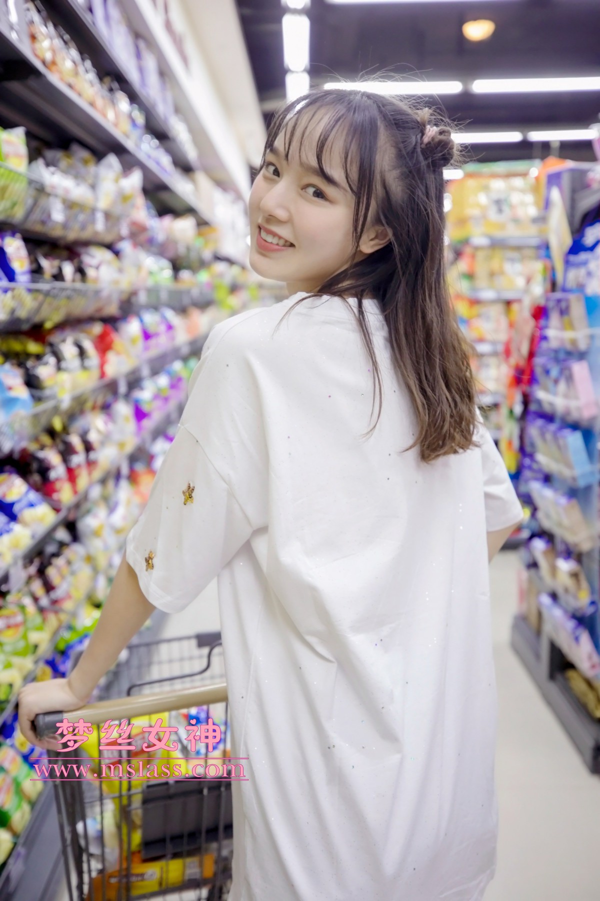 [MSLASS梦丝女神]超市的吃货少女 玥玥