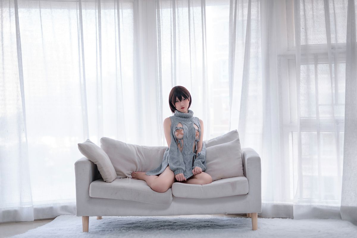 鬼马少女阿薰kaOri - 露背毛衣-第1张图片-福利社