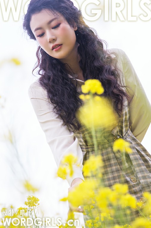 [TouTiao头条女神]2020.04.20 钟晴 油菜花的晴天[9P]