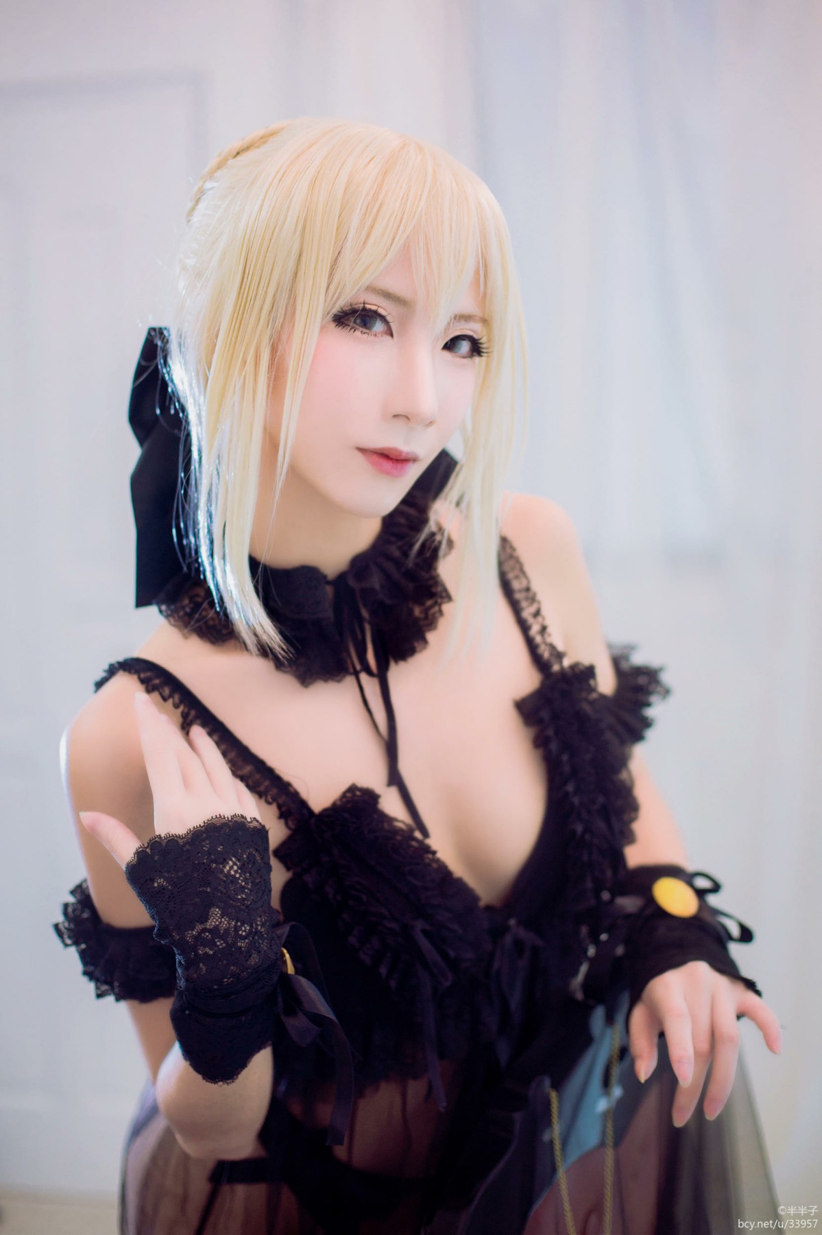 [Cosplay]半半子 - 黑化Saber 第1张