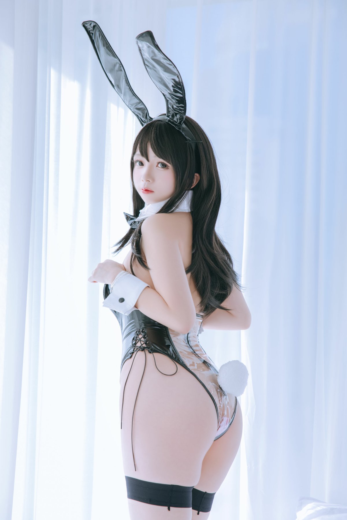 日奈娇 - 透明兔女郎 第2张