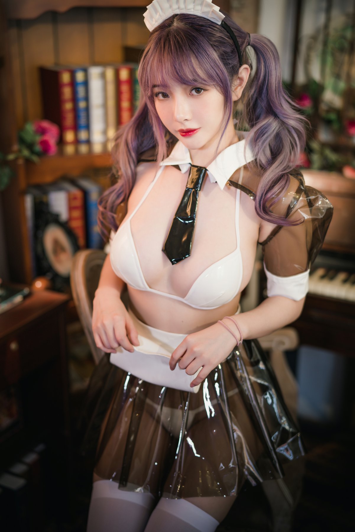 雯妹不讲道理 – 透明皮衣女仆 第2张