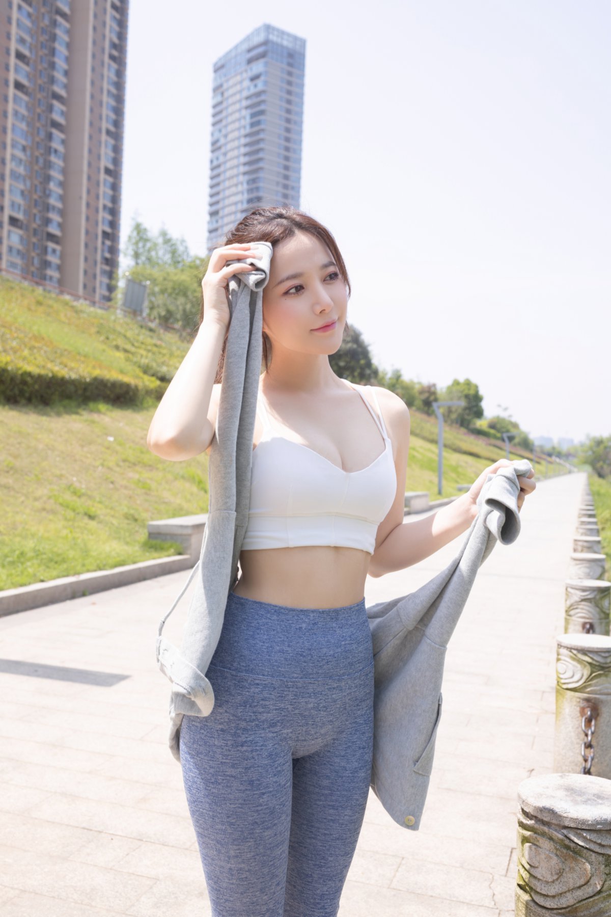 鱼子酱 瑜伽服 原版写真 第3张