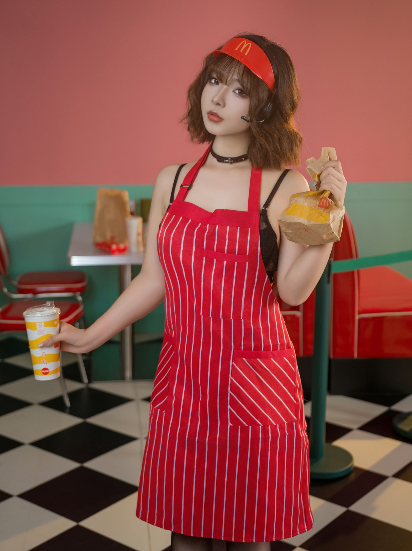 yuuhui玉汇 – 麦当劳的女服务员 第1张