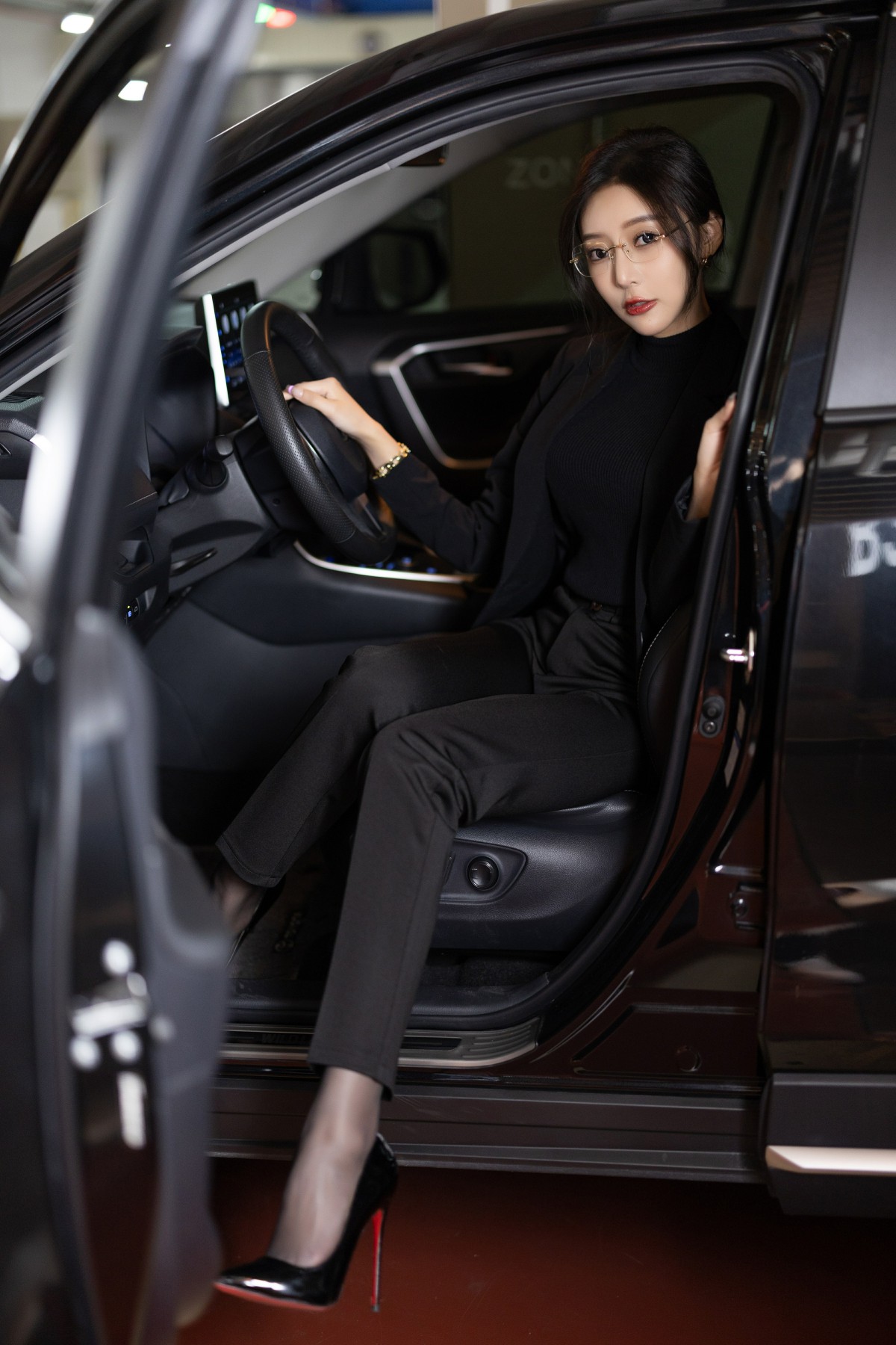 王馨瑶yanni - 内部私购无删减原版写真黑色西装加西裤高启兰[108P]