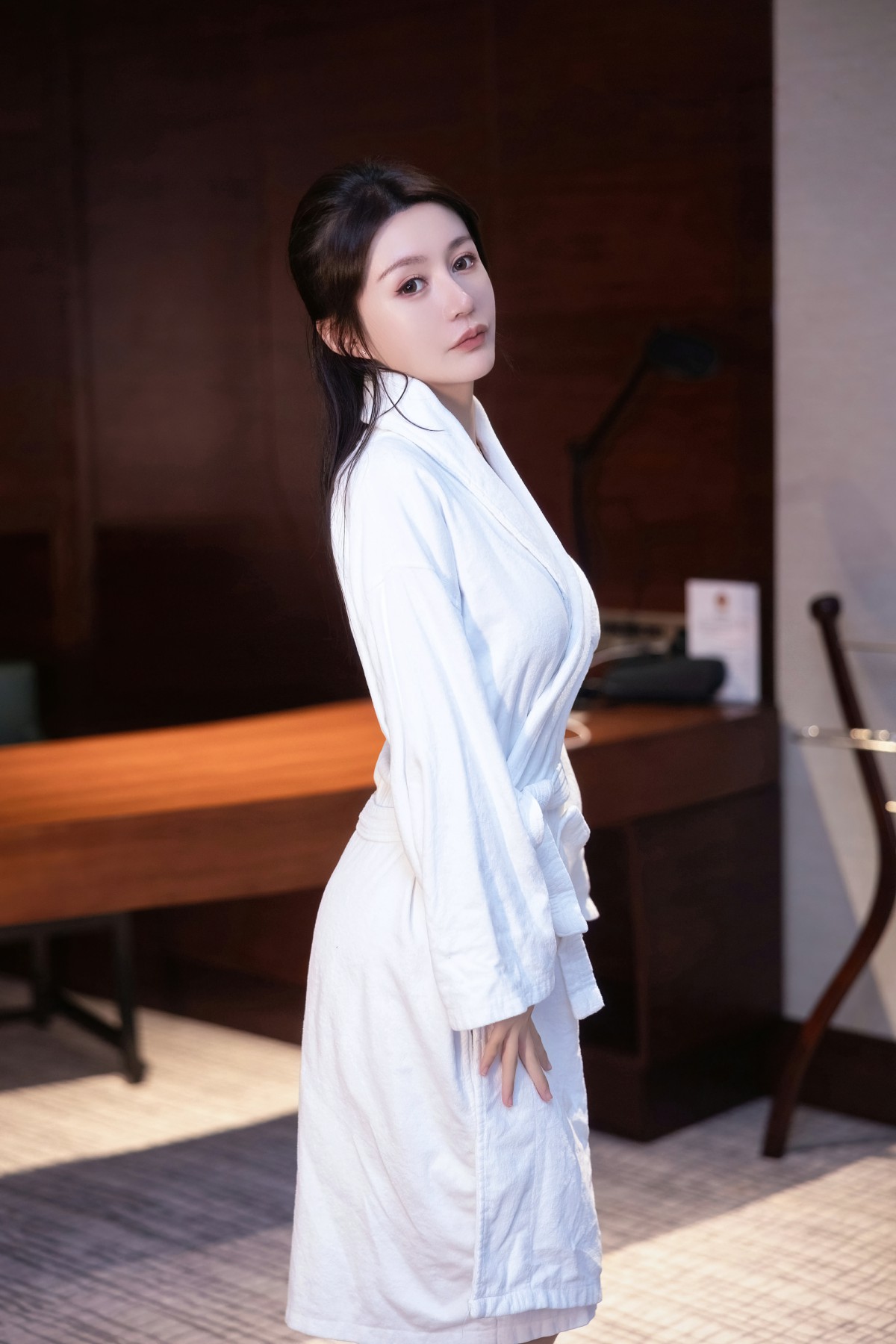 谢小蒽(幼幼) - 内部私购无删减原版写真和闺蜜唐宁宁戏水[80P]