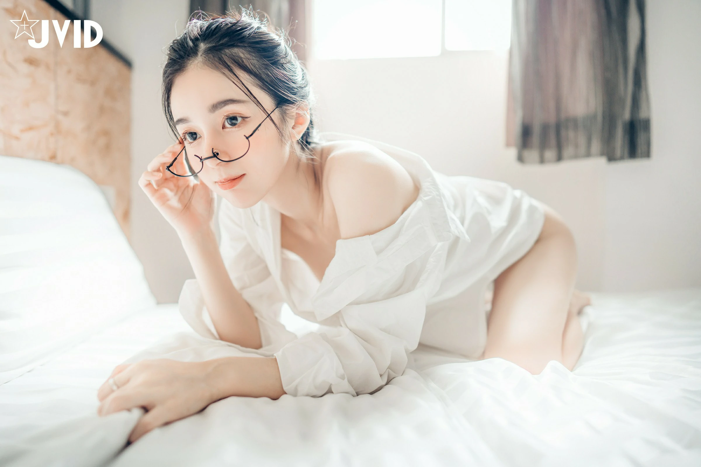 辰辰 - 翘家少女带回家 第2张