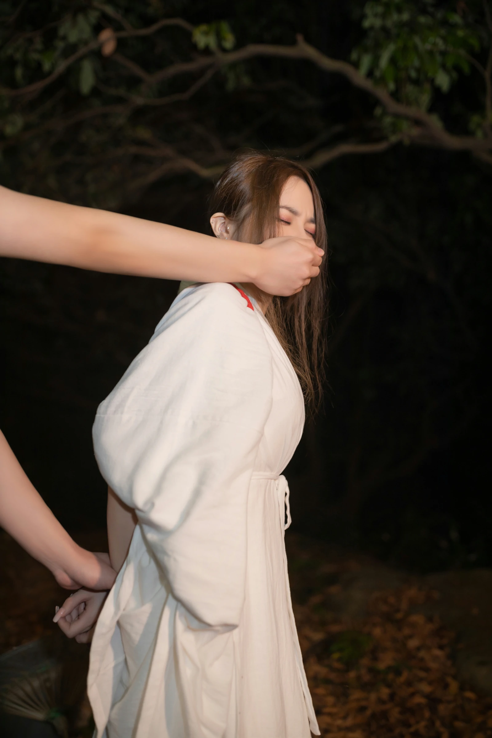 鱼子酱Fish - 内部私购无删减原版写真小树林的故事 第2张