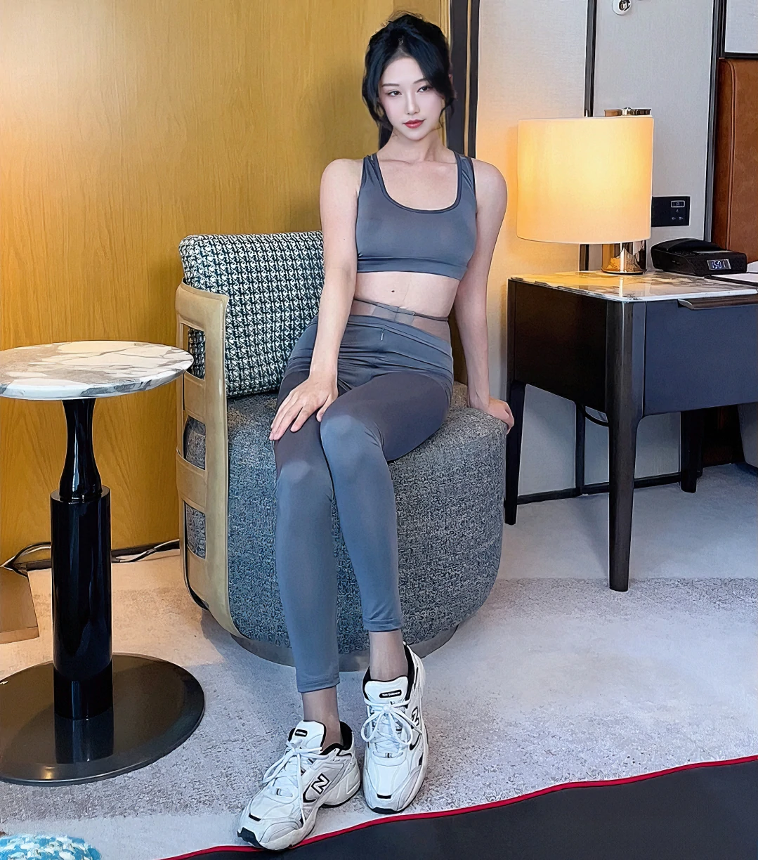 抖娘利世 - 内部私购无删减原版写真灰色瑜伽服 第1张
