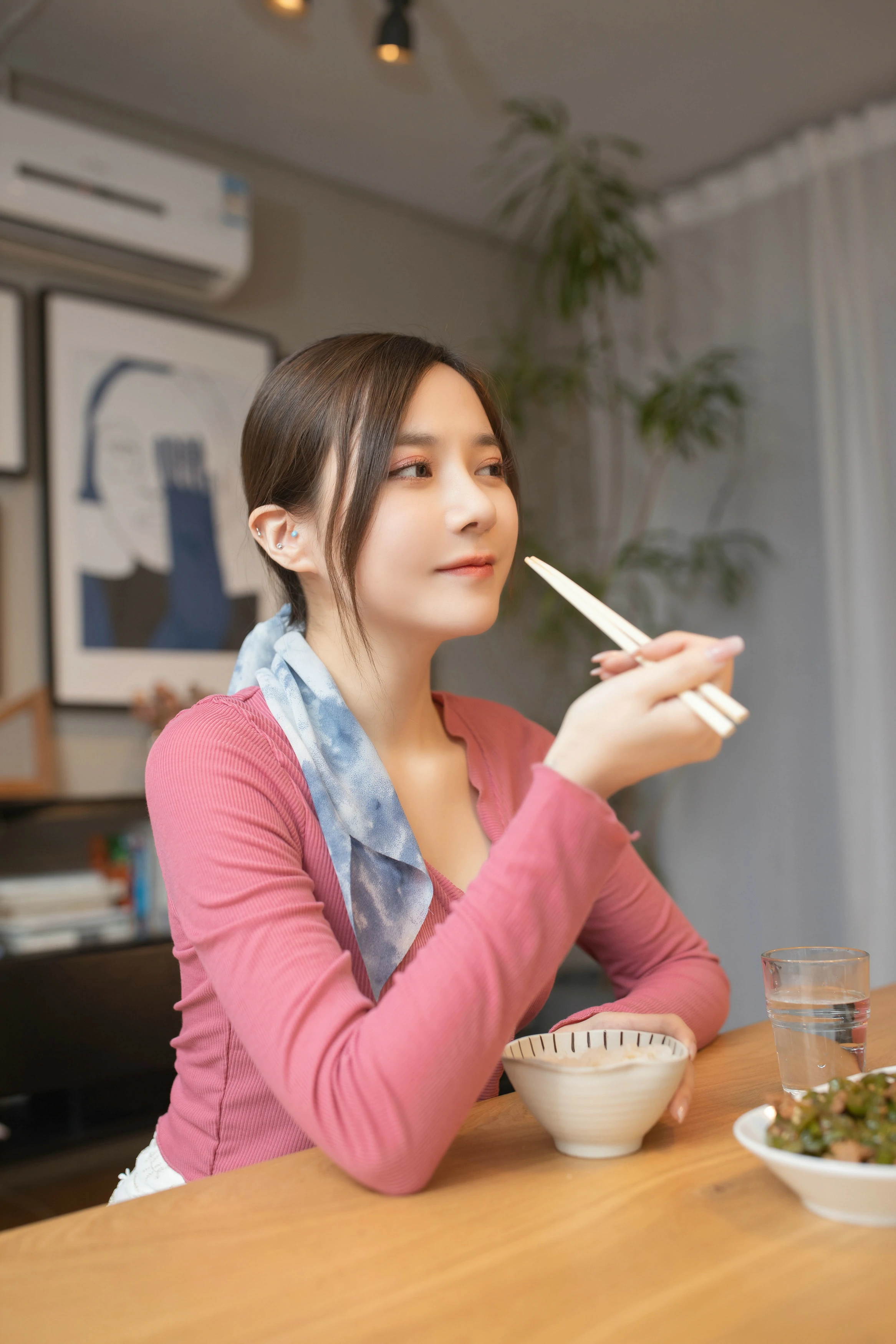 鱼子酱Fish - 内部私购无删减原版写真邻居借水 第2张