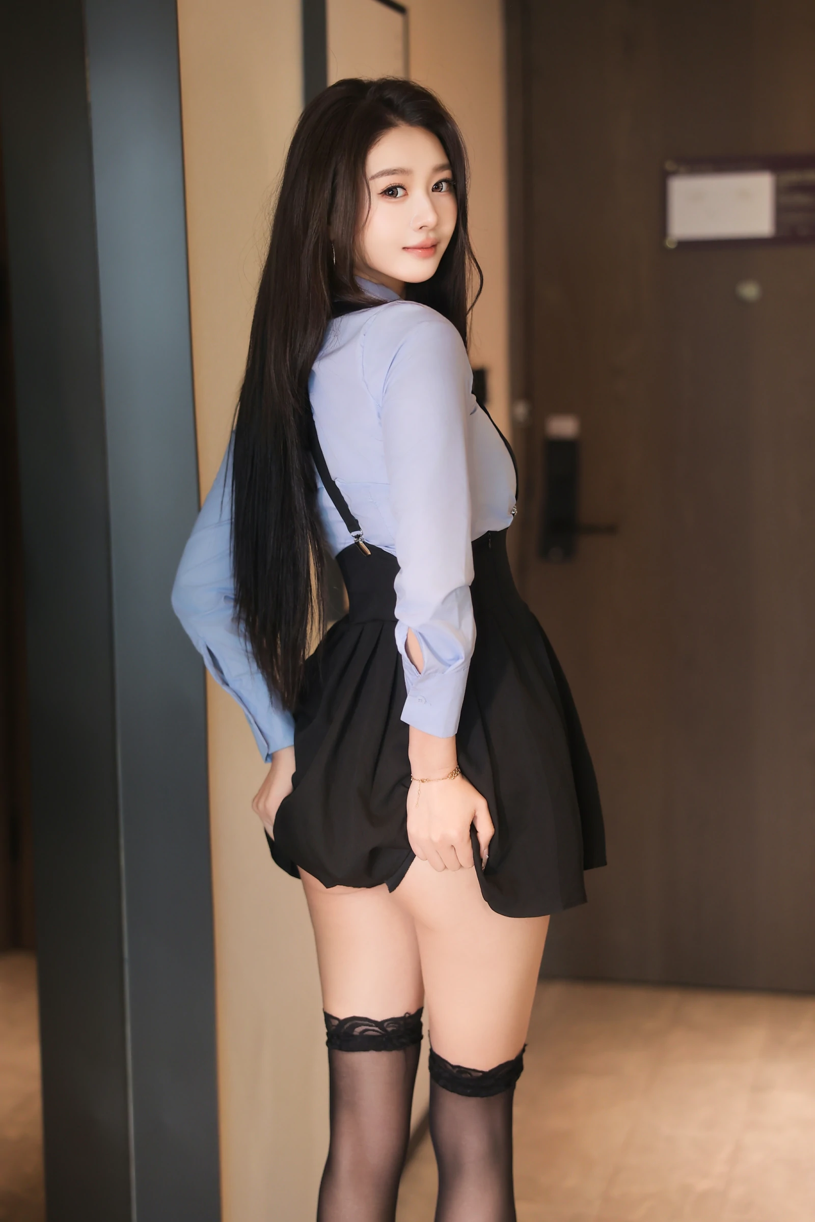 xiuren秀人网福利candy糖糖大尺度私拍无码流出蓝色黑丝制服 第4张
