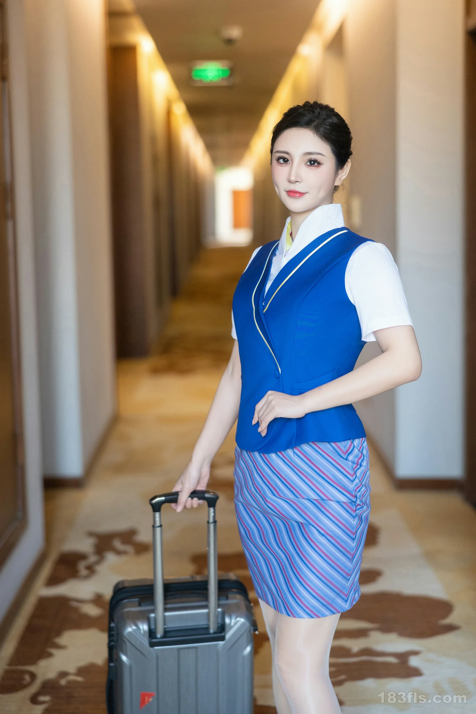 xiuren秀人网福利小蛮妖Yummy大尺度私拍无码流出空姐制服 第4张
