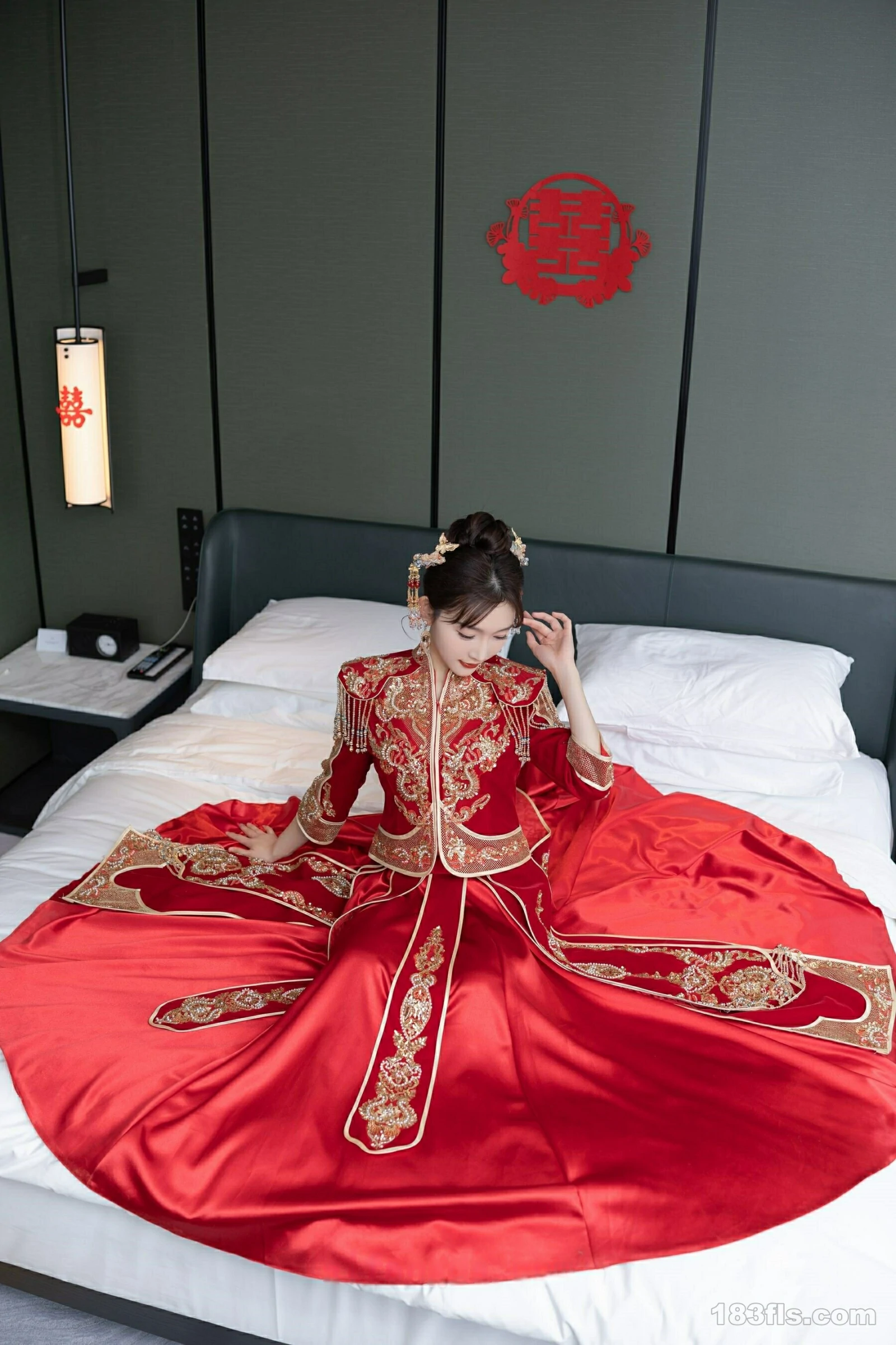 xiuren秀人网福利陆萱萱大尺度私拍无码流出秀禾新娘装 第3张