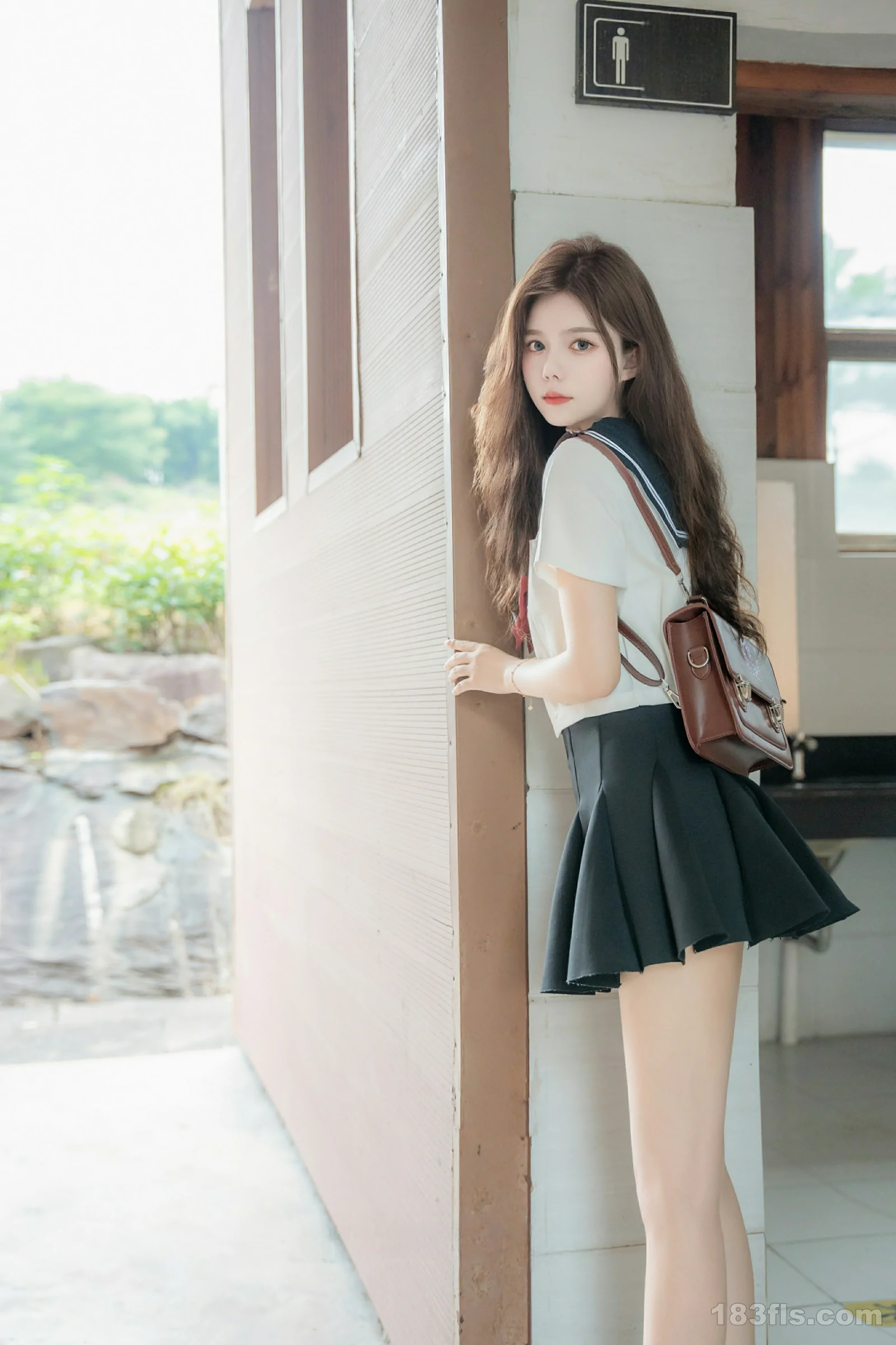 xiuren秀人网福利拍黄瓜girl大尺度私拍无码流出JK制服 第2张