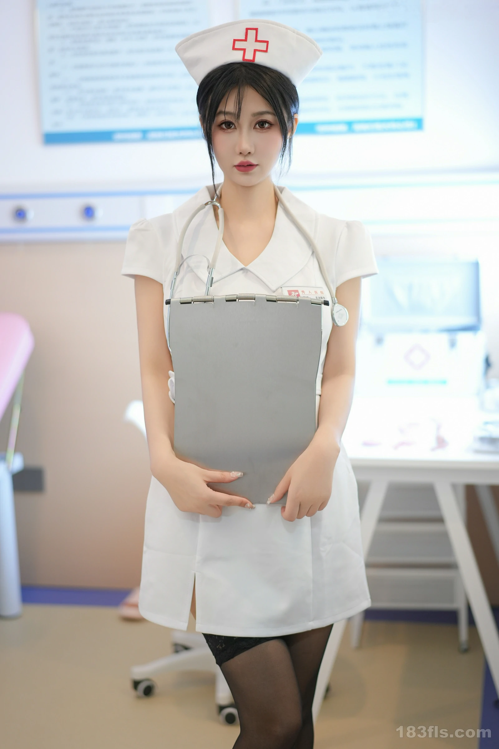 xiuren秀人网福利laura阿姣大尺度私拍无码流出性感护士服 第2张