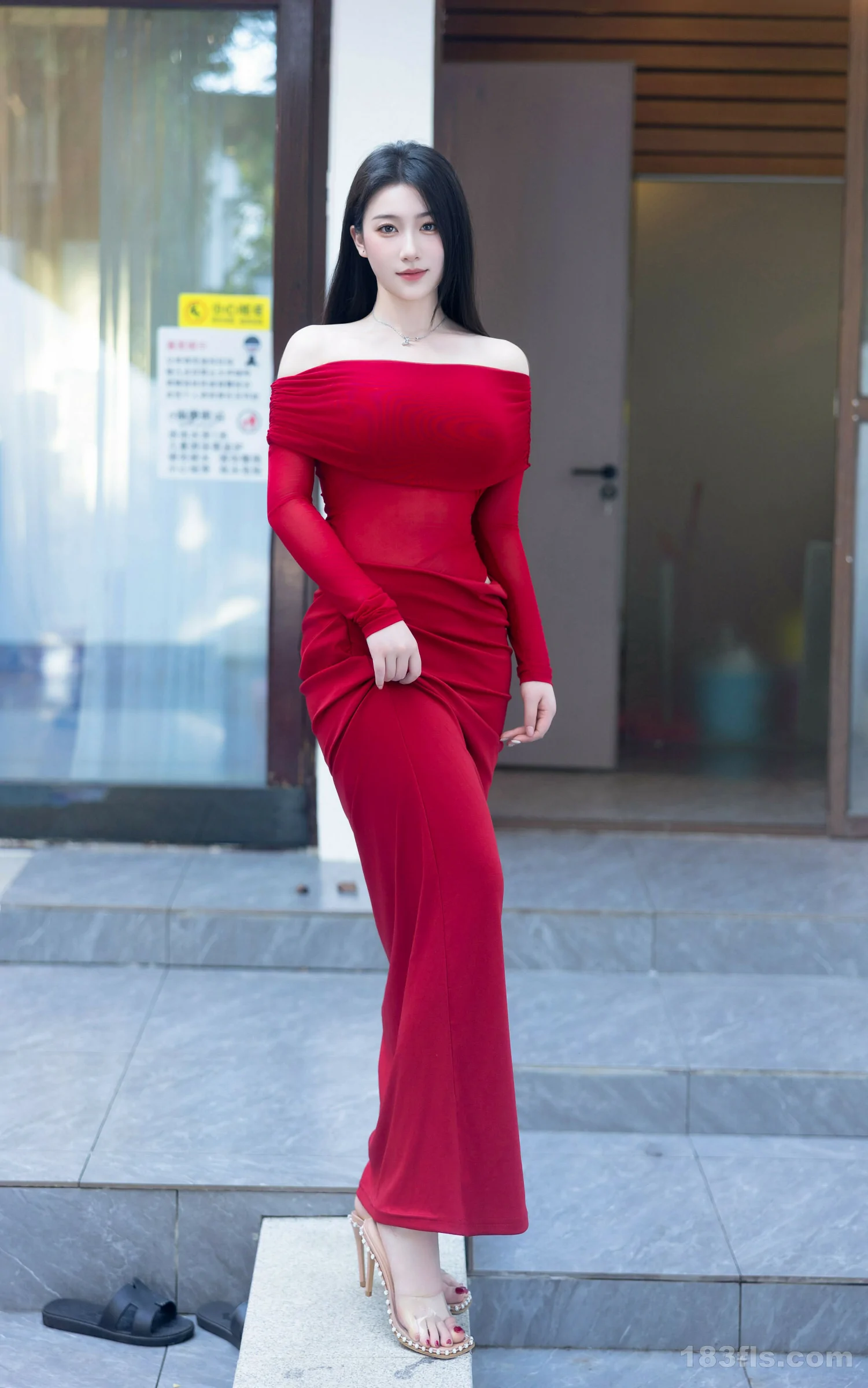 xiuren秀人网福利林昔予yorki大尺度私拍无码流出红色后妈裙 第2张