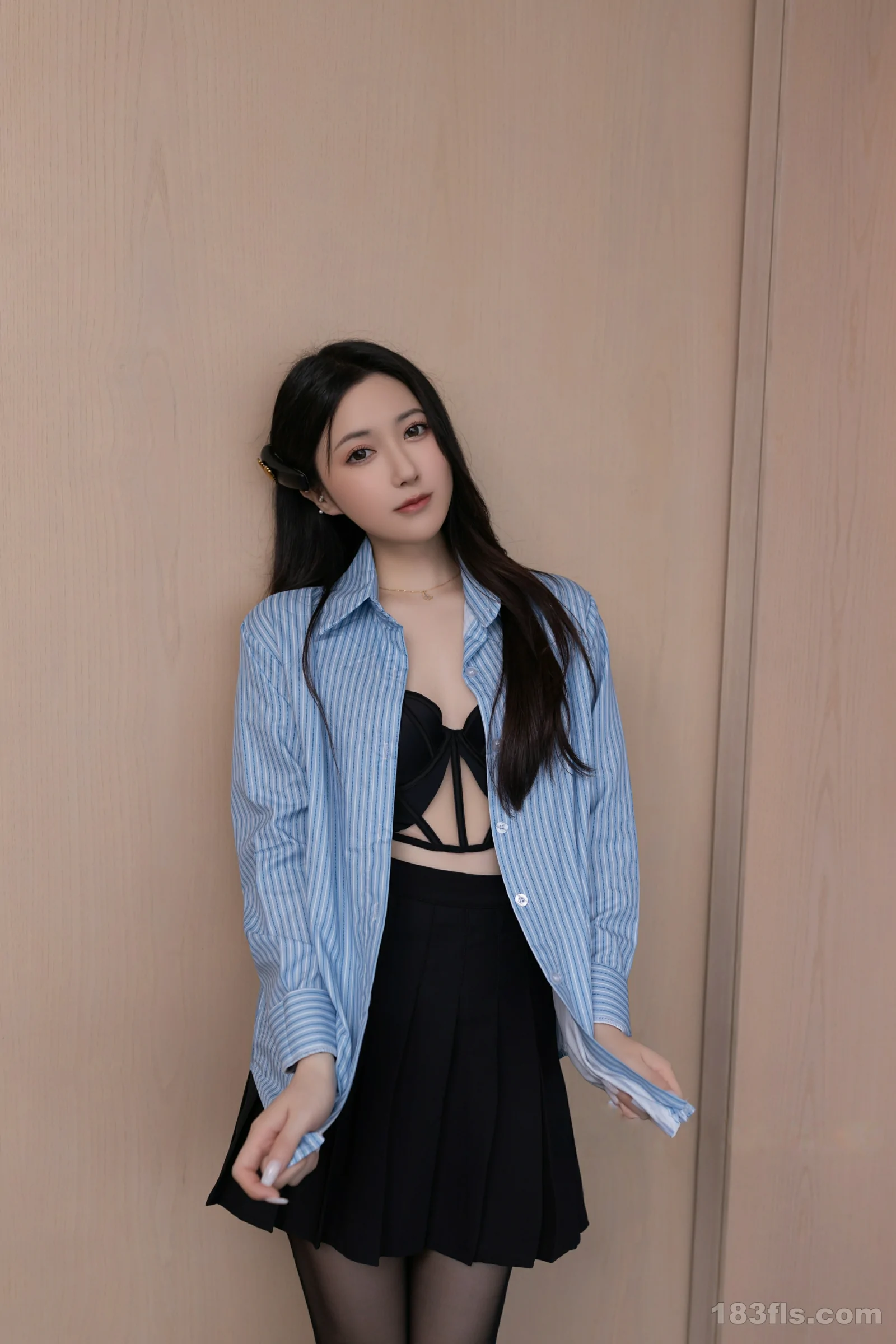xiuren秀人网福利鱼子酱Fish大尺度私拍无码流出校园少女 第1张