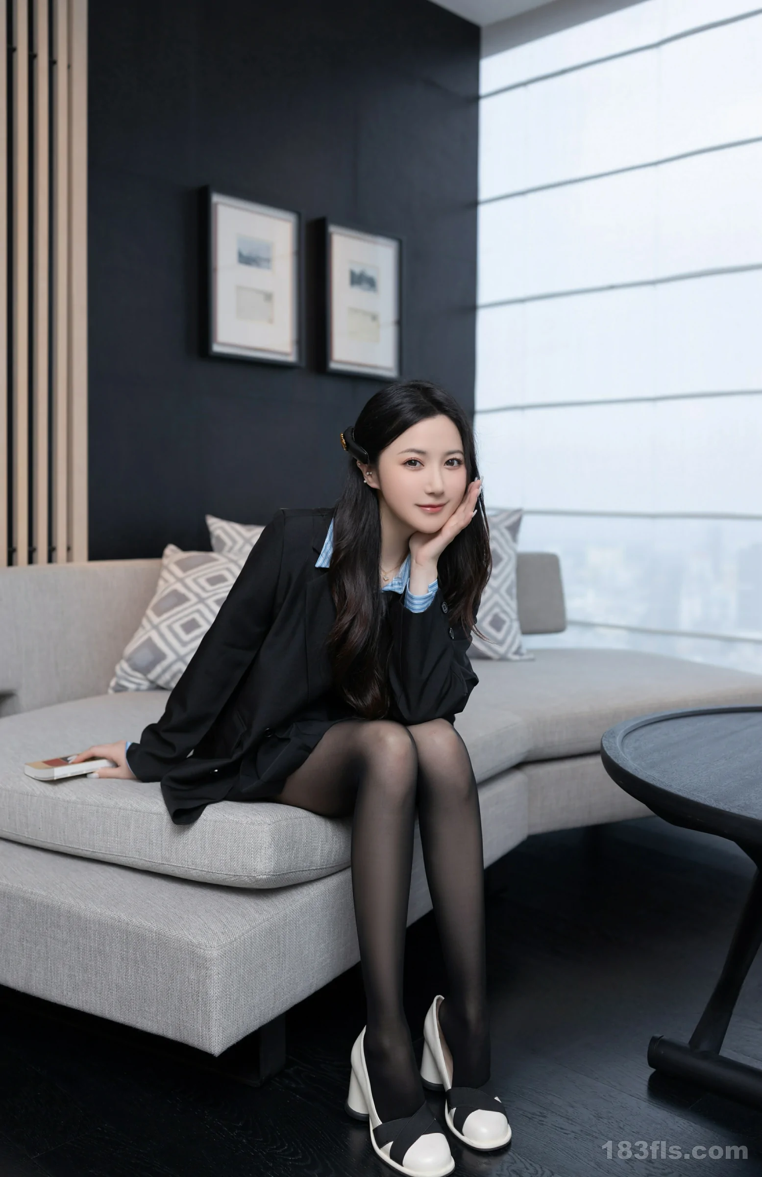xiuren秀人网福利鱼子酱Fish大尺度私拍无码流出校园少女 第2张