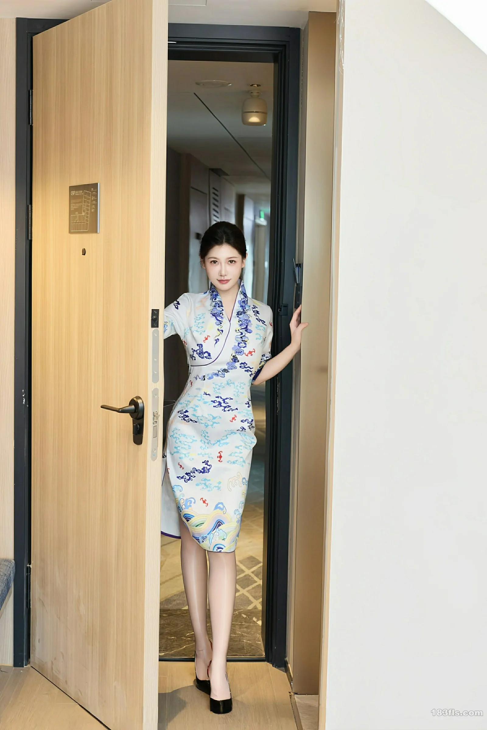 [XIUREN秀人网] 2025.08.15 No.10654 尹甜甜 第3张