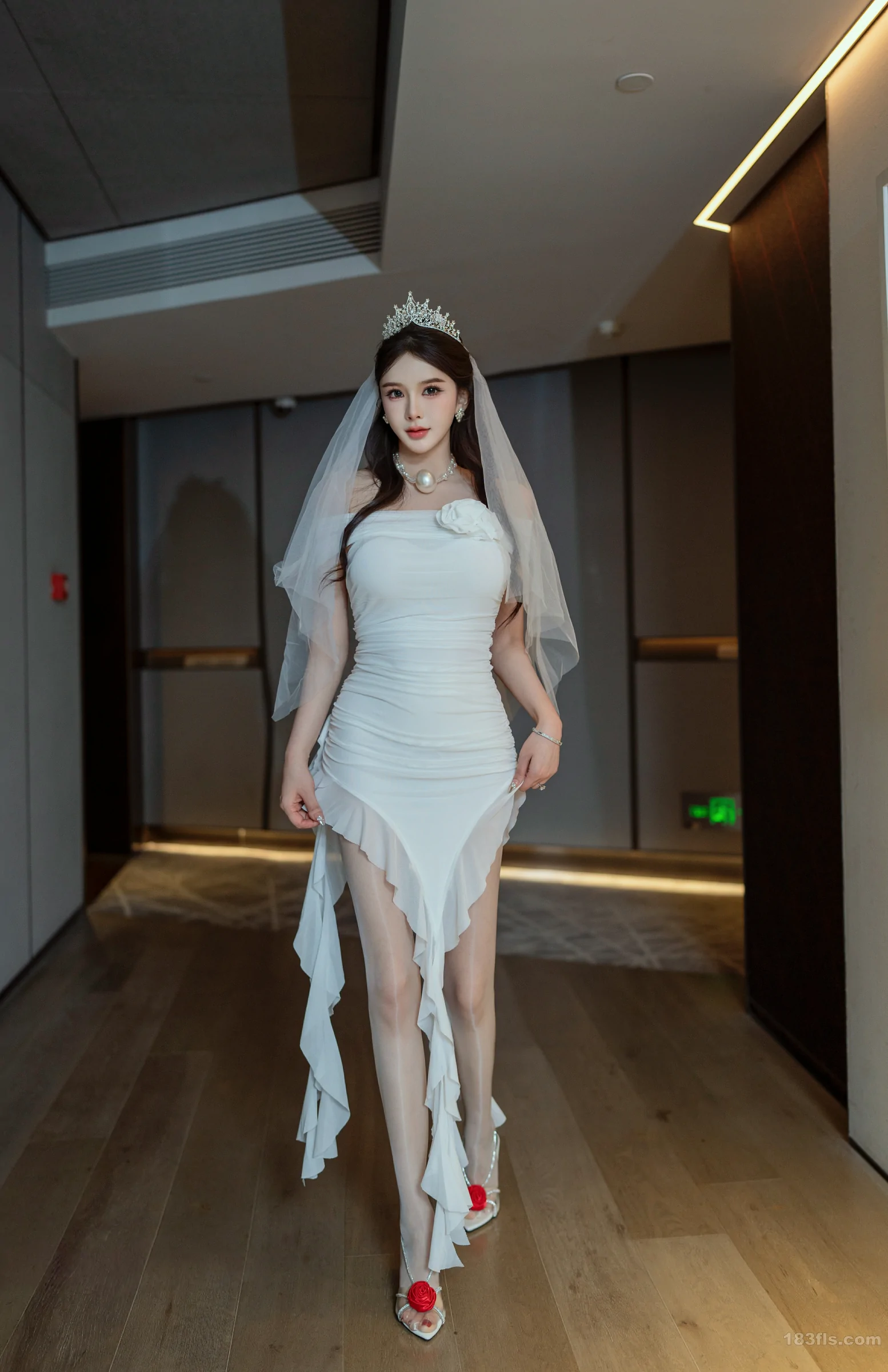 xiuren秀人网福利李丽莎大尺度内购无码流出超大尺度婚纱 第4张