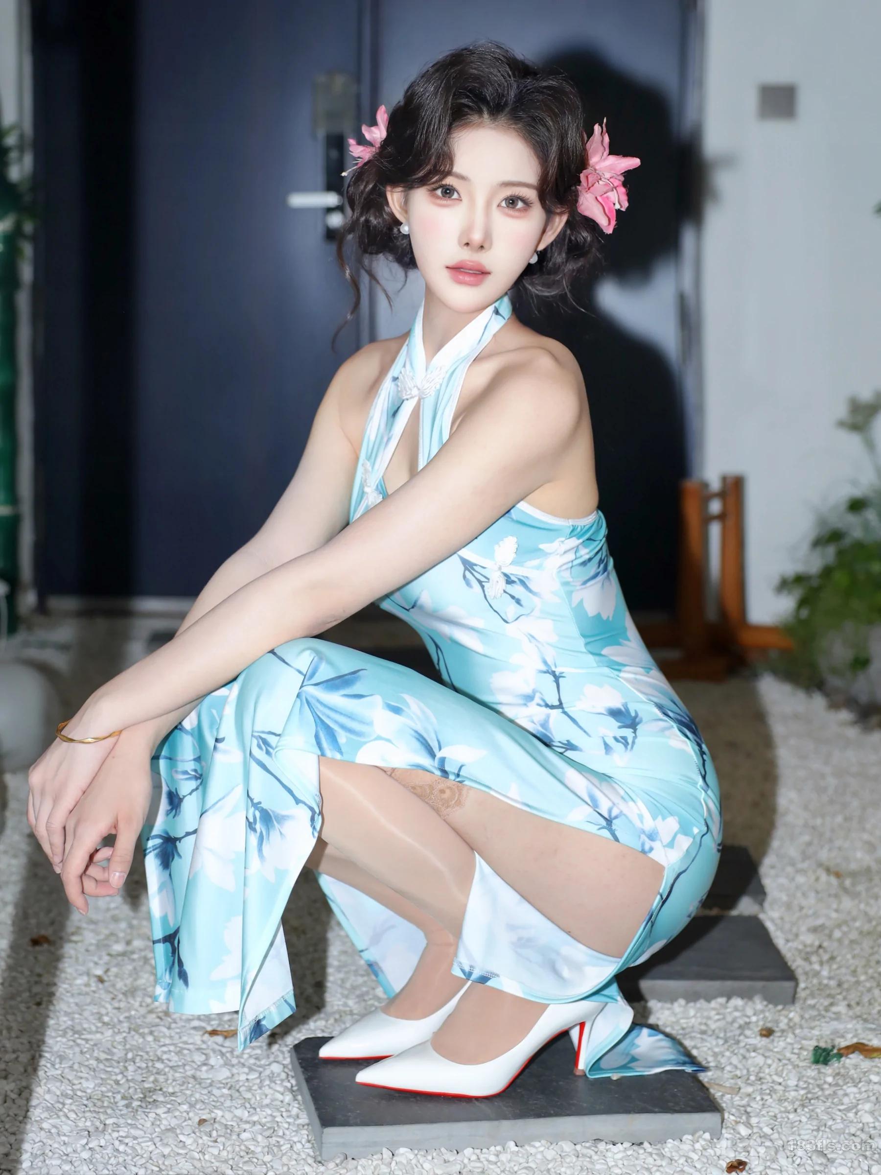 xiuren秀人网福利梨霜儿大尺度私拍无码流出旗袍 第3张