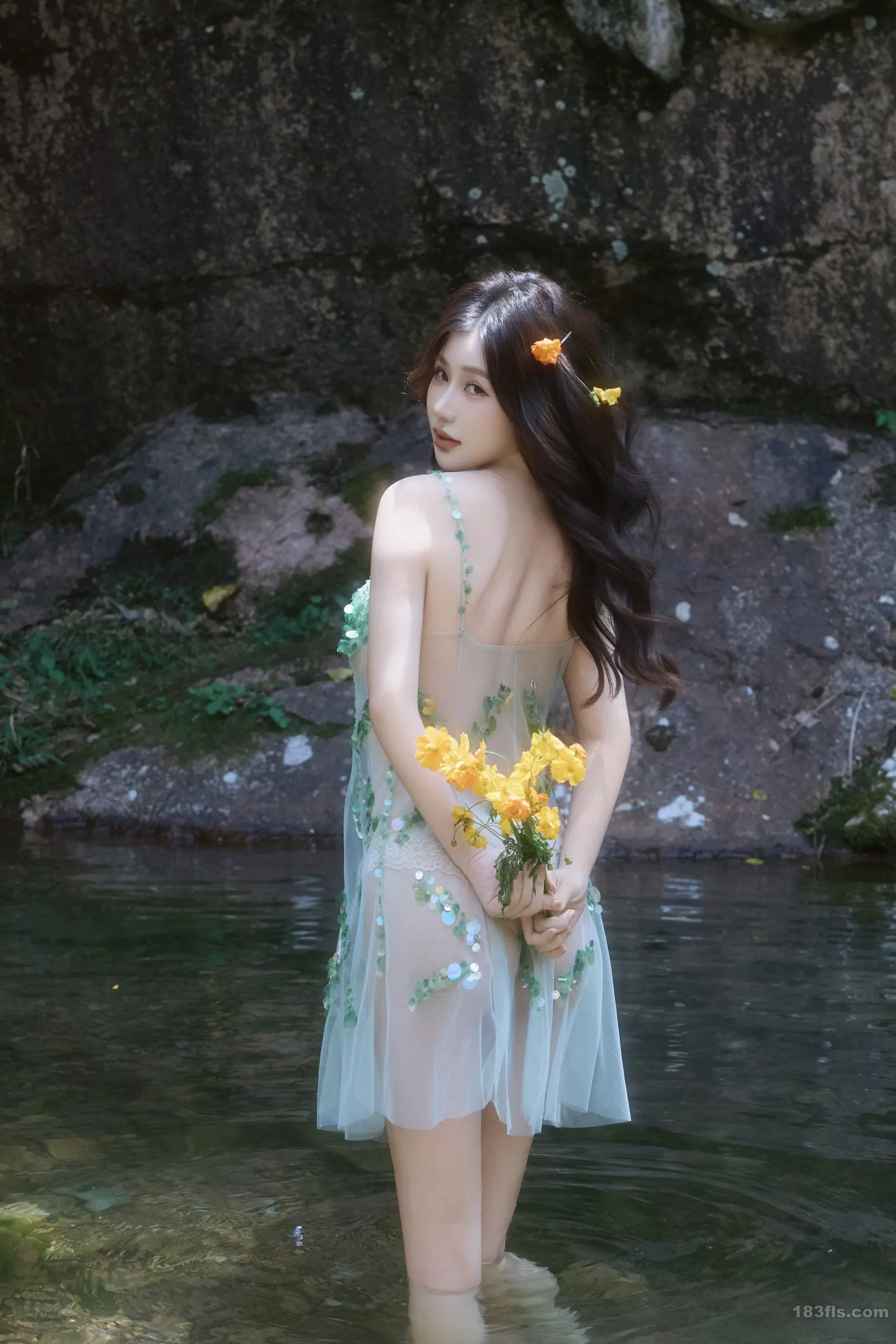 xiuren秀人网福利尹甜甜大尺度内购无码流出小溪亮片裙 第4张 xiuren秀人网福利尹甜甜大尺度内购无码流出小溪亮片裙 第4张