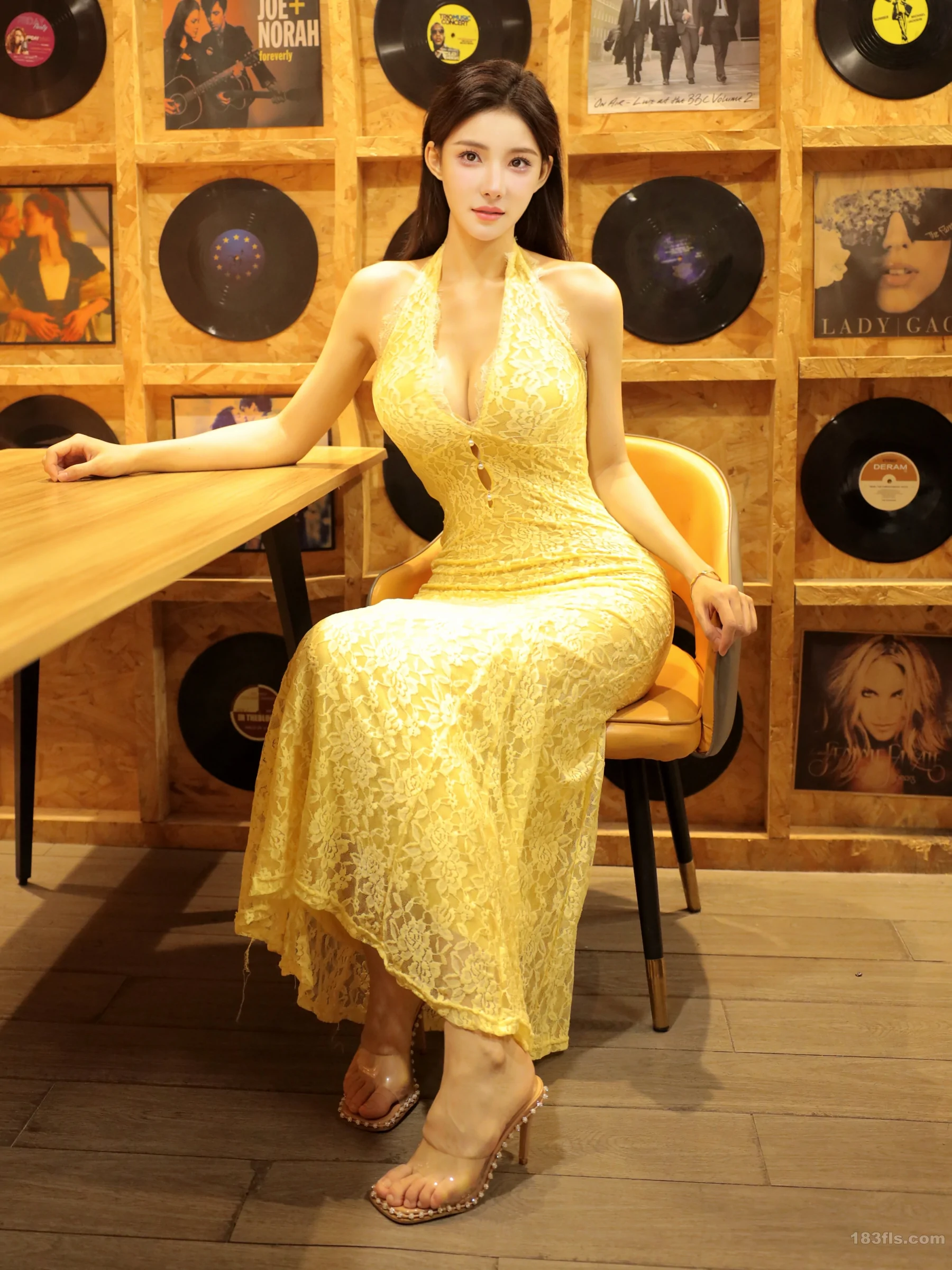 xiuren秀人网福利梨霜儿大尺度内购无码流出黑胶唱片 第3张