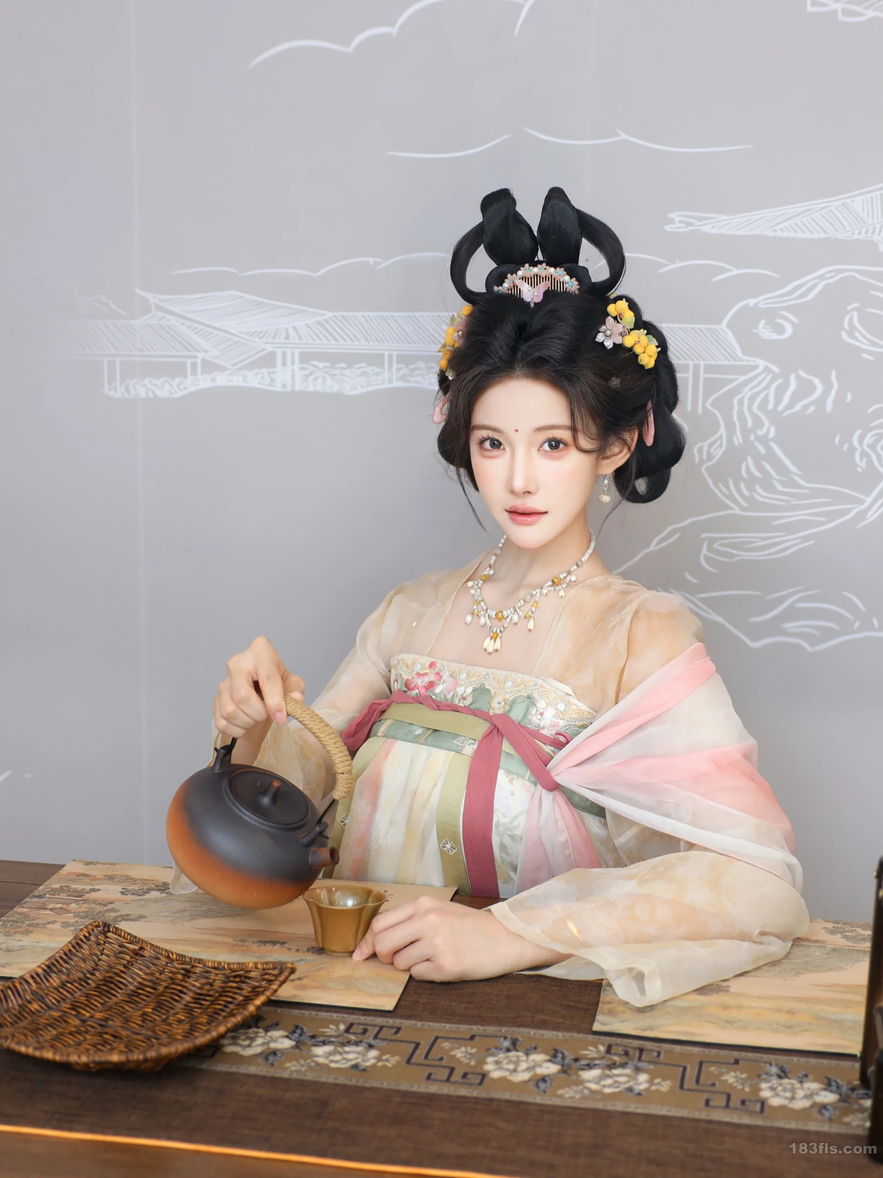 xiuren秀人网福利梨霜儿大尺度内购无码流出唐装[108P]