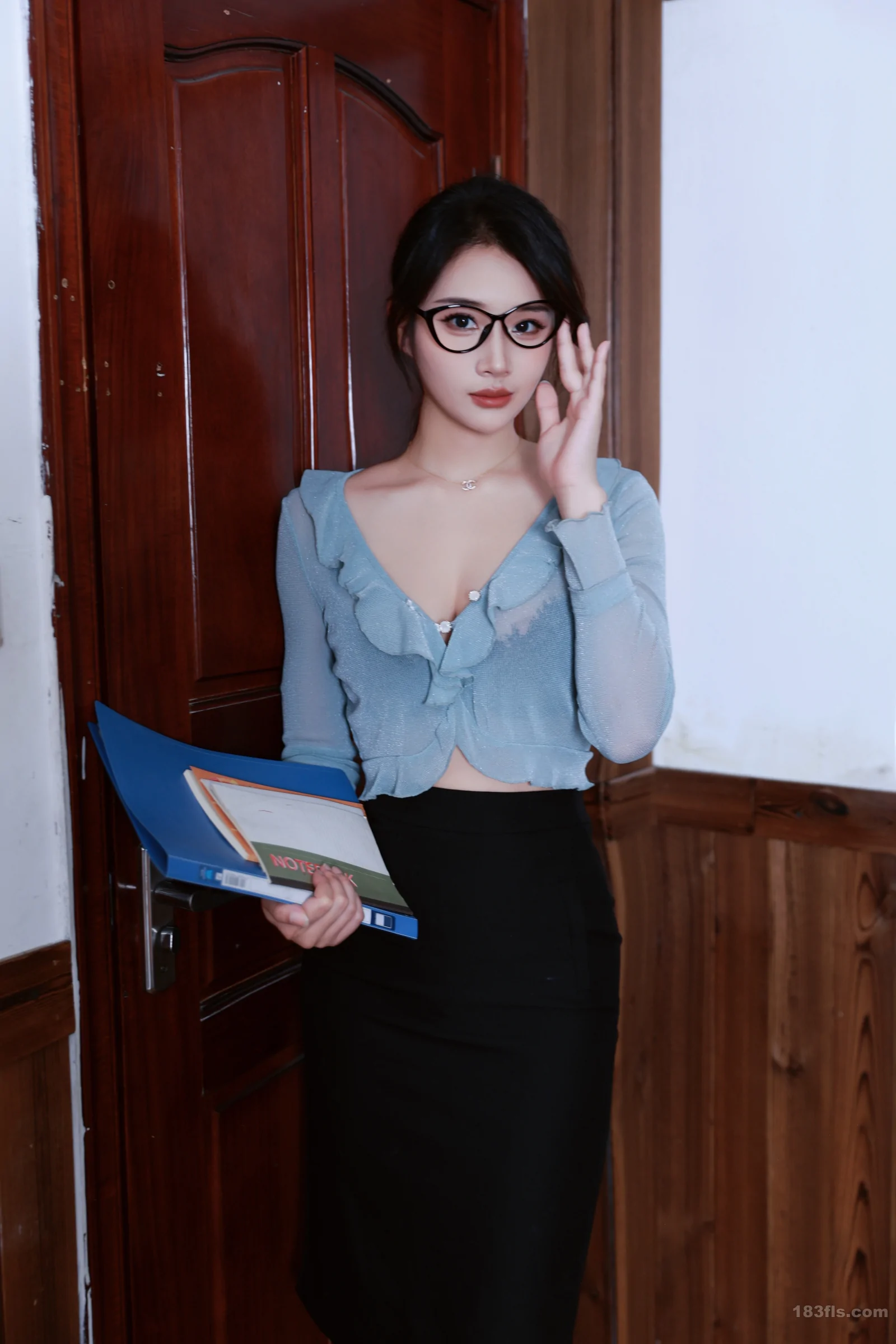 xiuren秀人网福利南乔大尺度内购无码流出反差大长腿教师 第2张 xiuren秀人网福利南乔大尺度内购无码流出反差大长腿教师 第2张