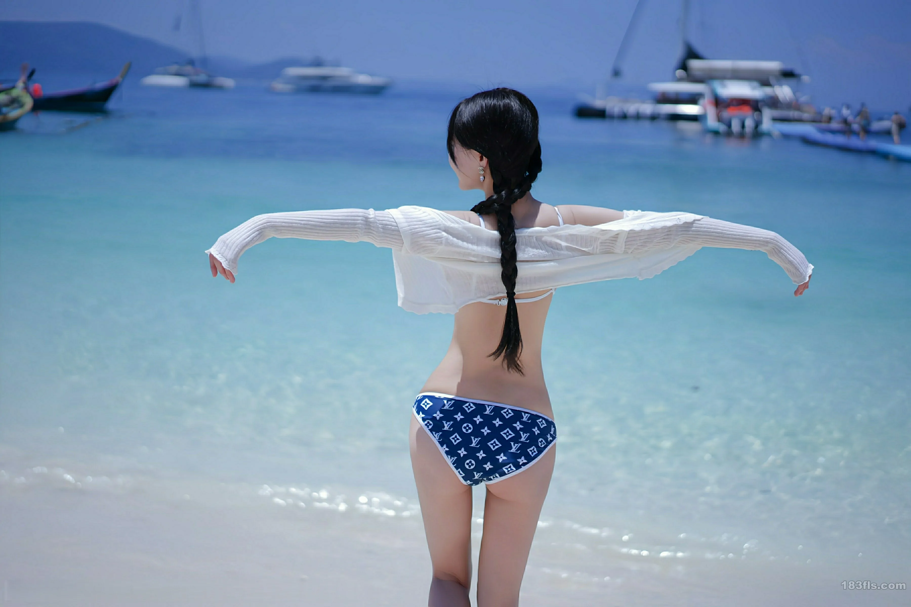 [XIUREN秀人网] 2025.08.28 No.10699 心上可Flora 第4张