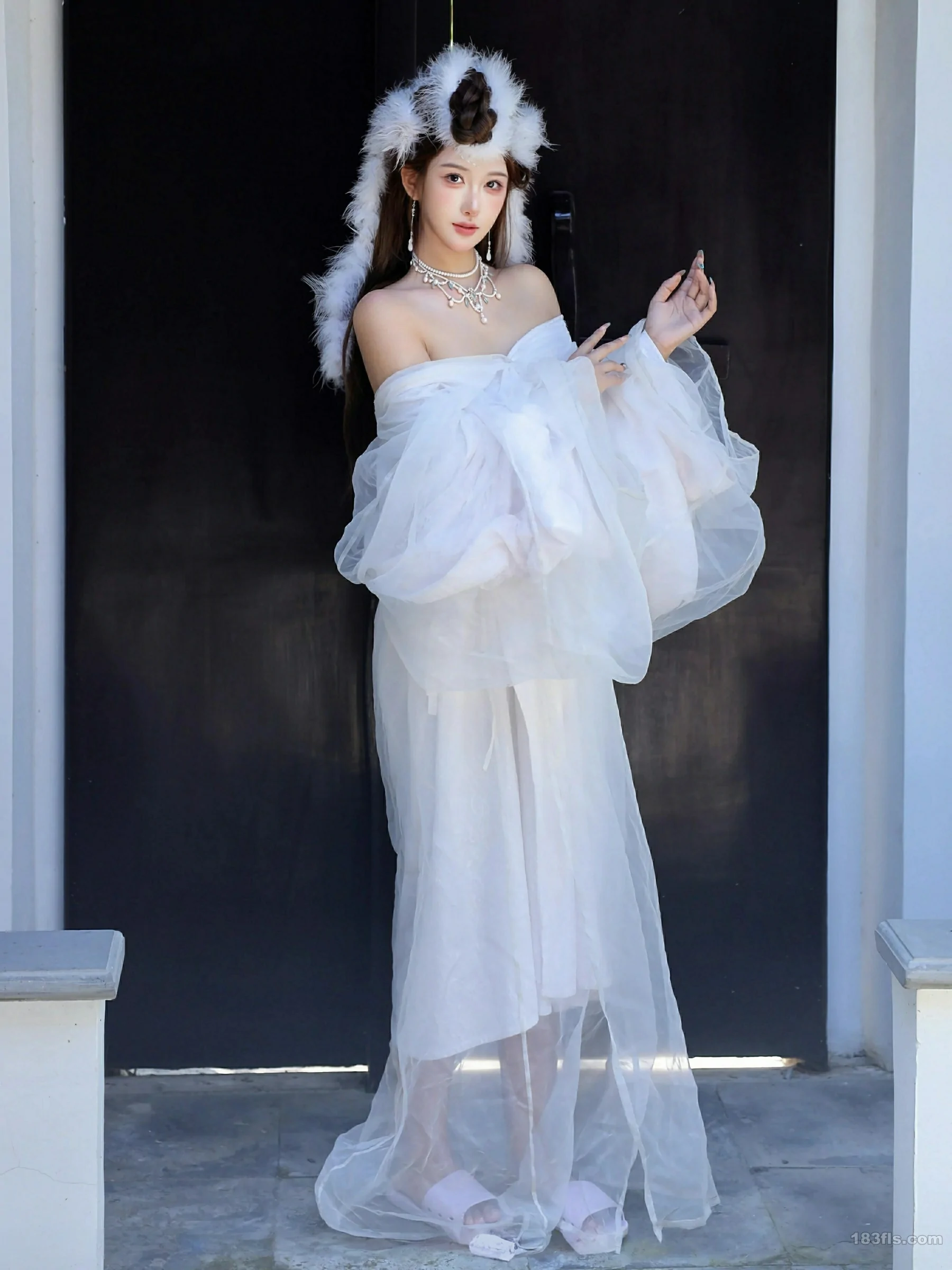 [XIUREN秀人网] 2025.10.09 No.10843 金允希Yuki 第2张