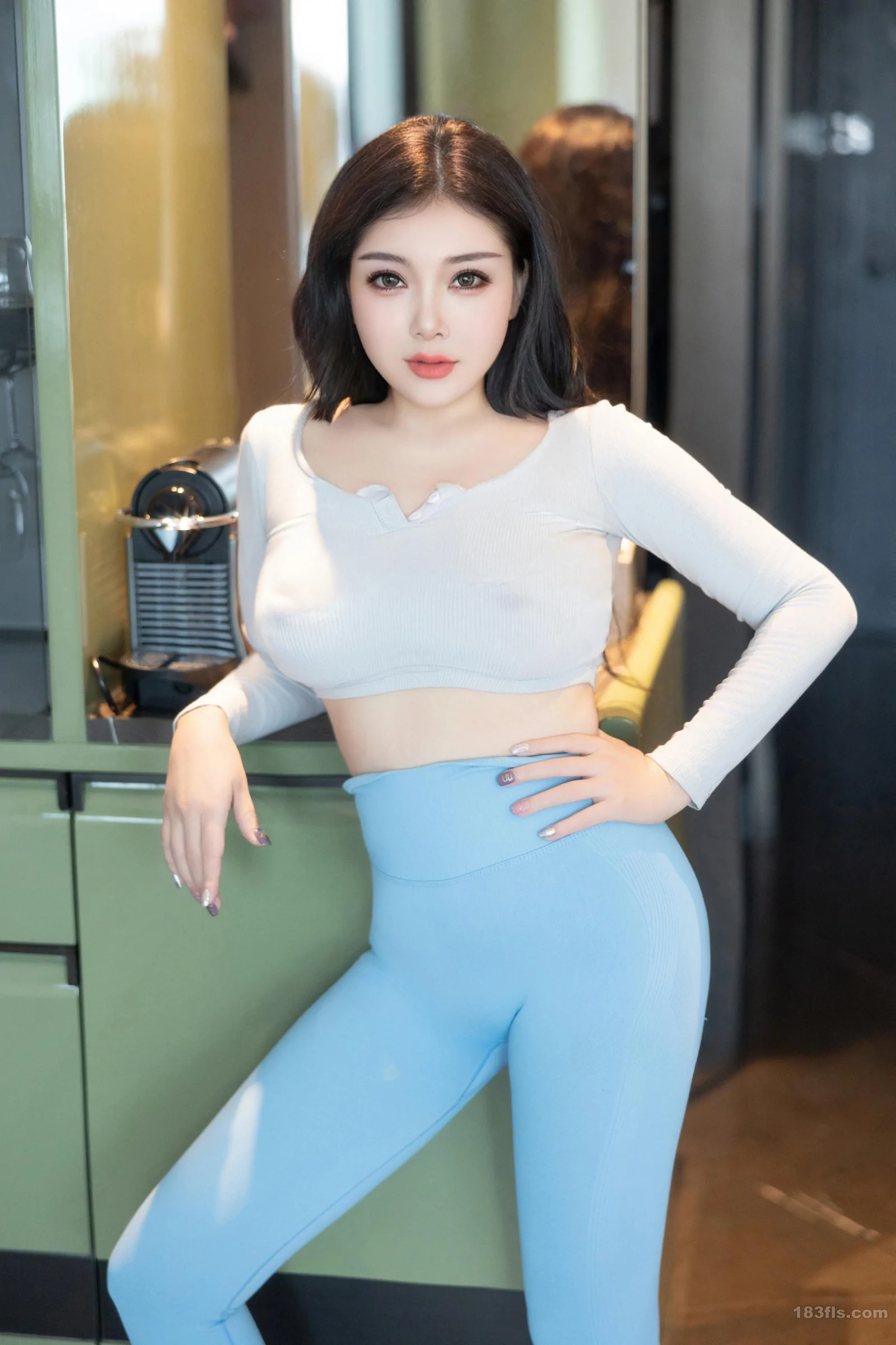 xiuren秀人网福利白洁Bessie大尺度内购无码流出蓝色瑜伽裤 第2张