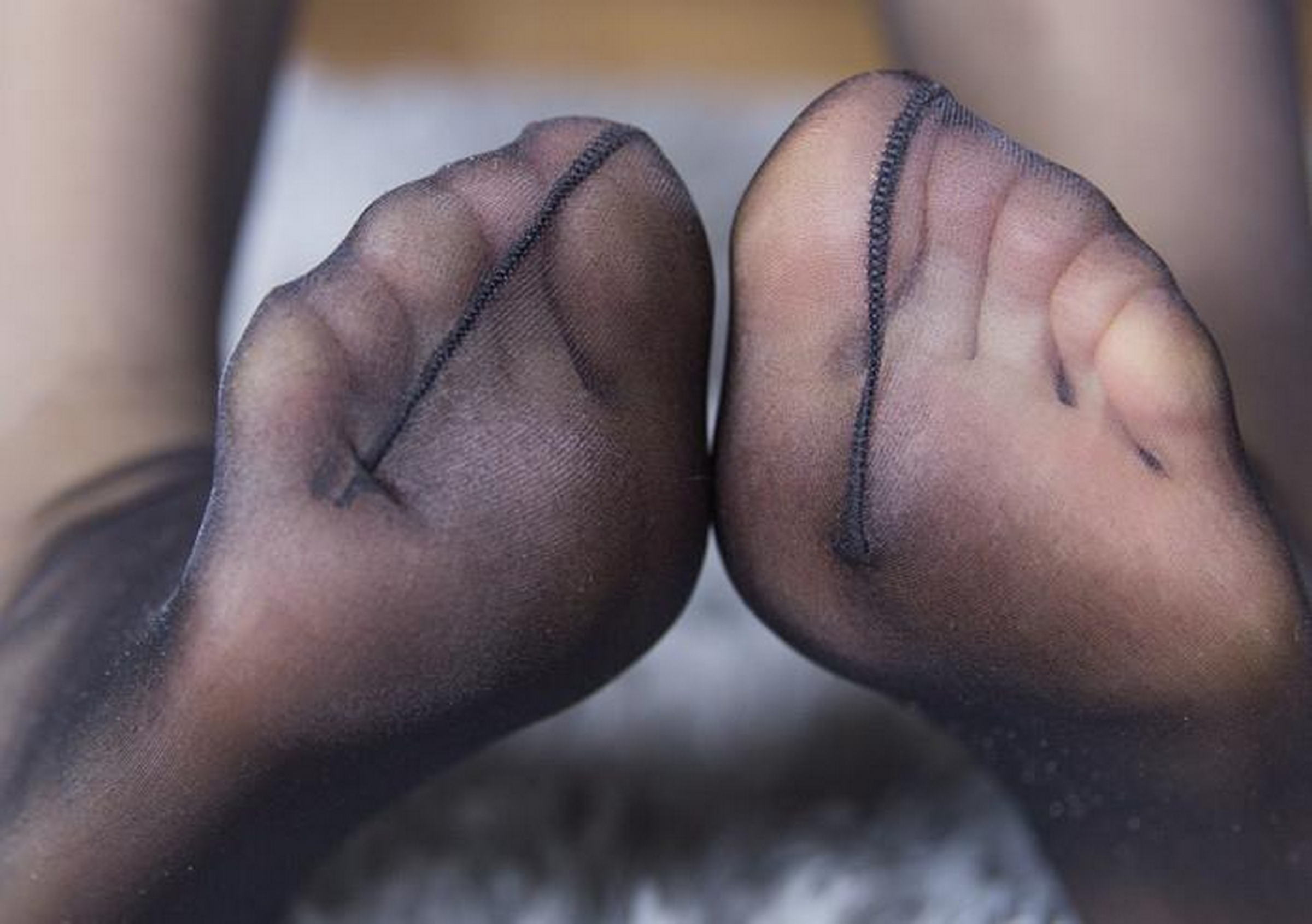 [ISHOW爱秀]NO.191 兔囡囡 红色抹胸衣加黑色丝袜美腿及紧身连体泳装性感私房写真集 第3张