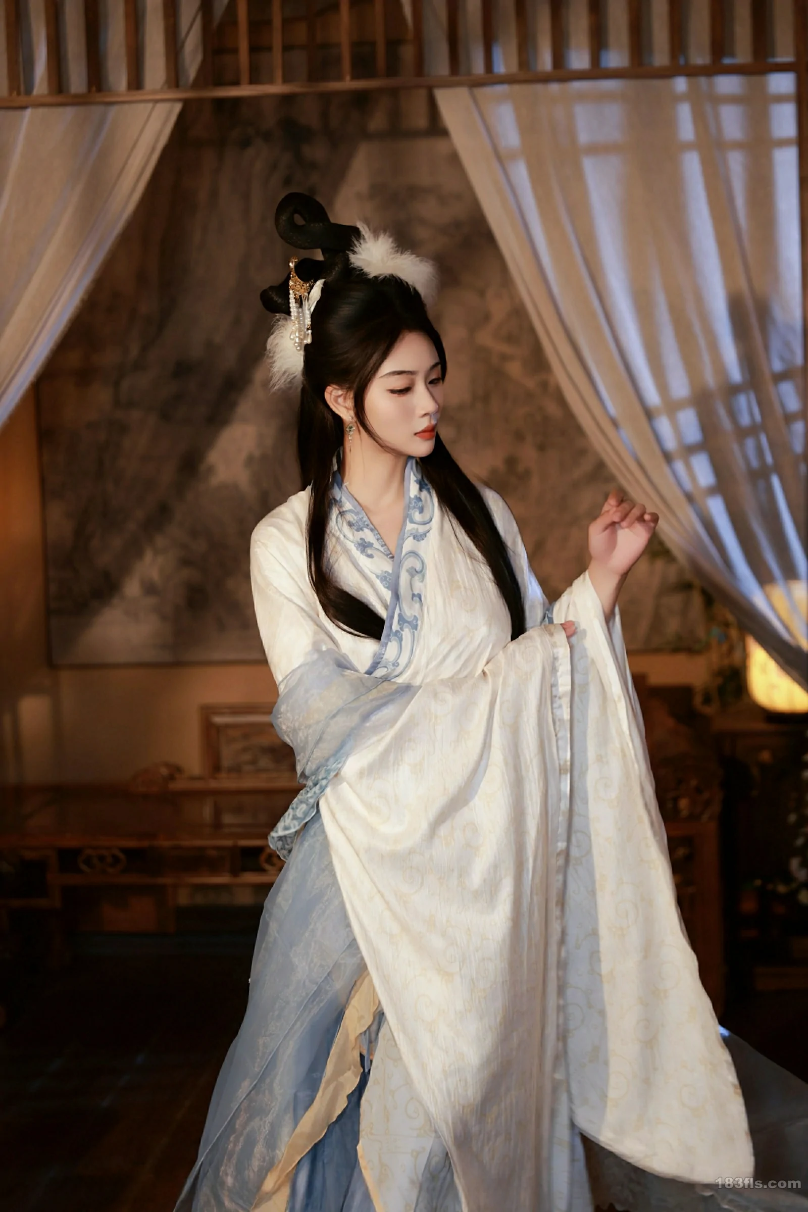 [XIUREN秀人网] 2025.09.30 No.10835 南乔 第4张