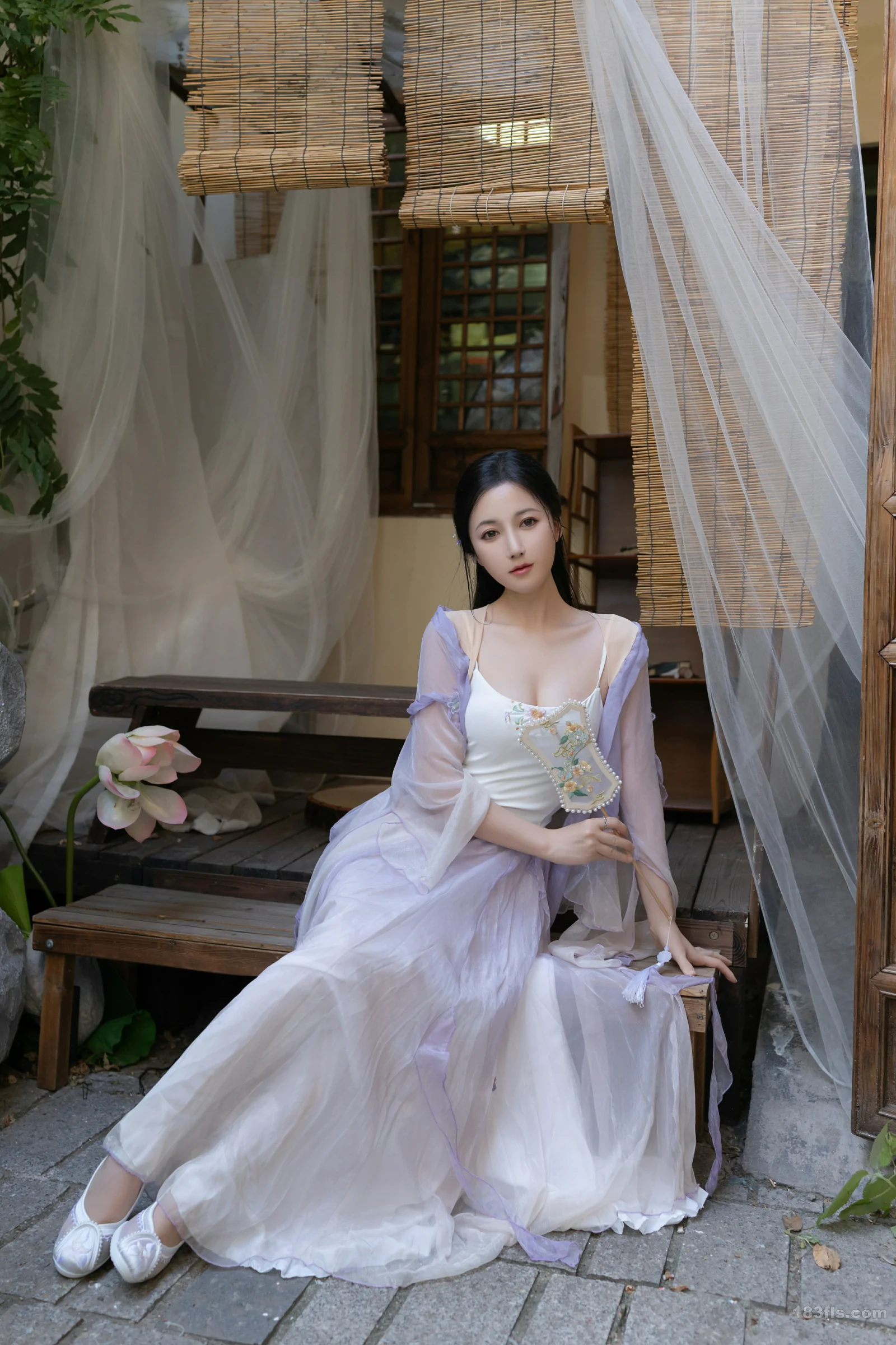 xiuren秀人网福利鱼子酱Fish大尺度内购无码流出蝴蝶 第2张