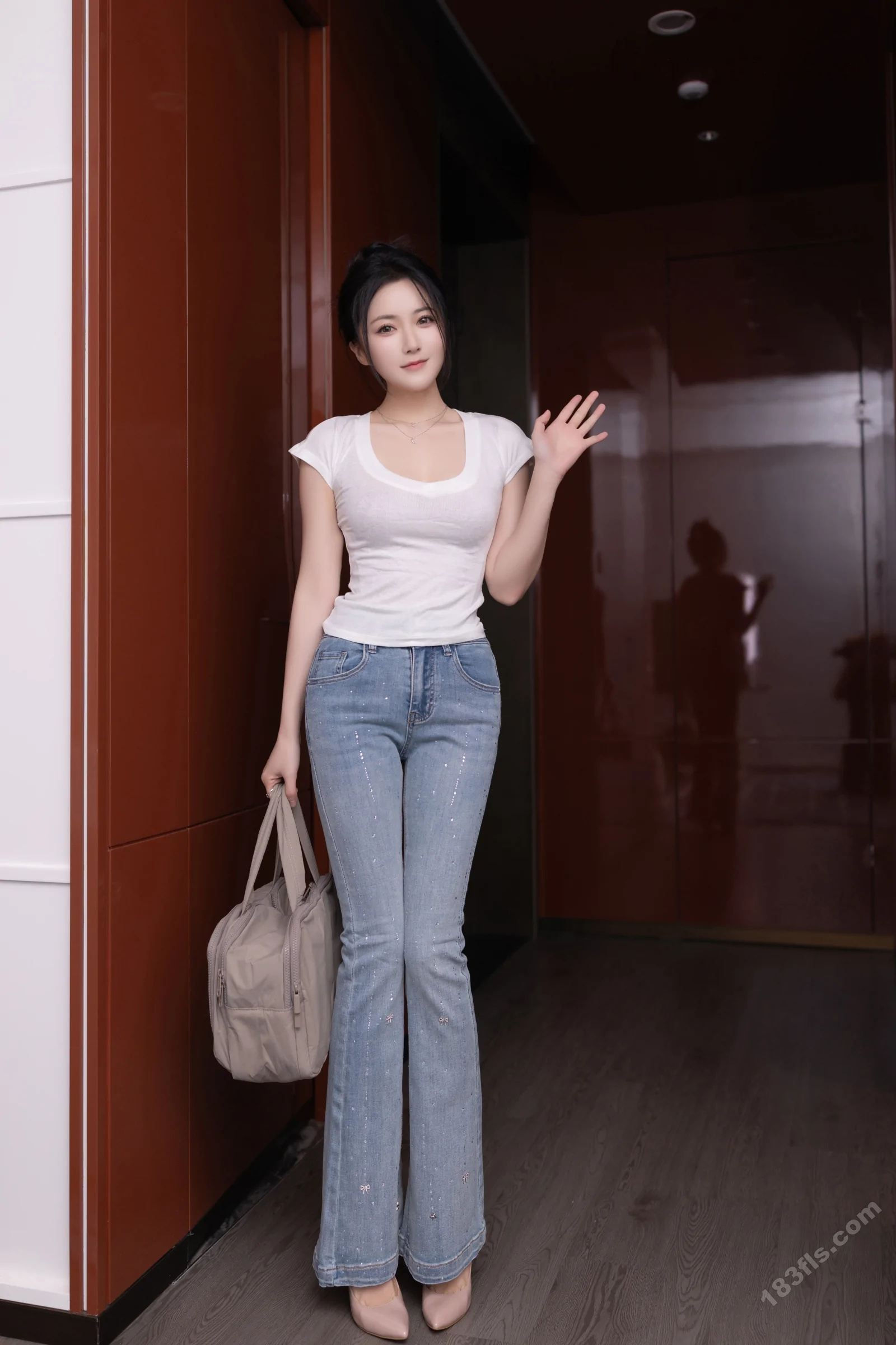 xiuren秀人网福利鱼子酱Fish大尺度内购无码流出借宿 第2张