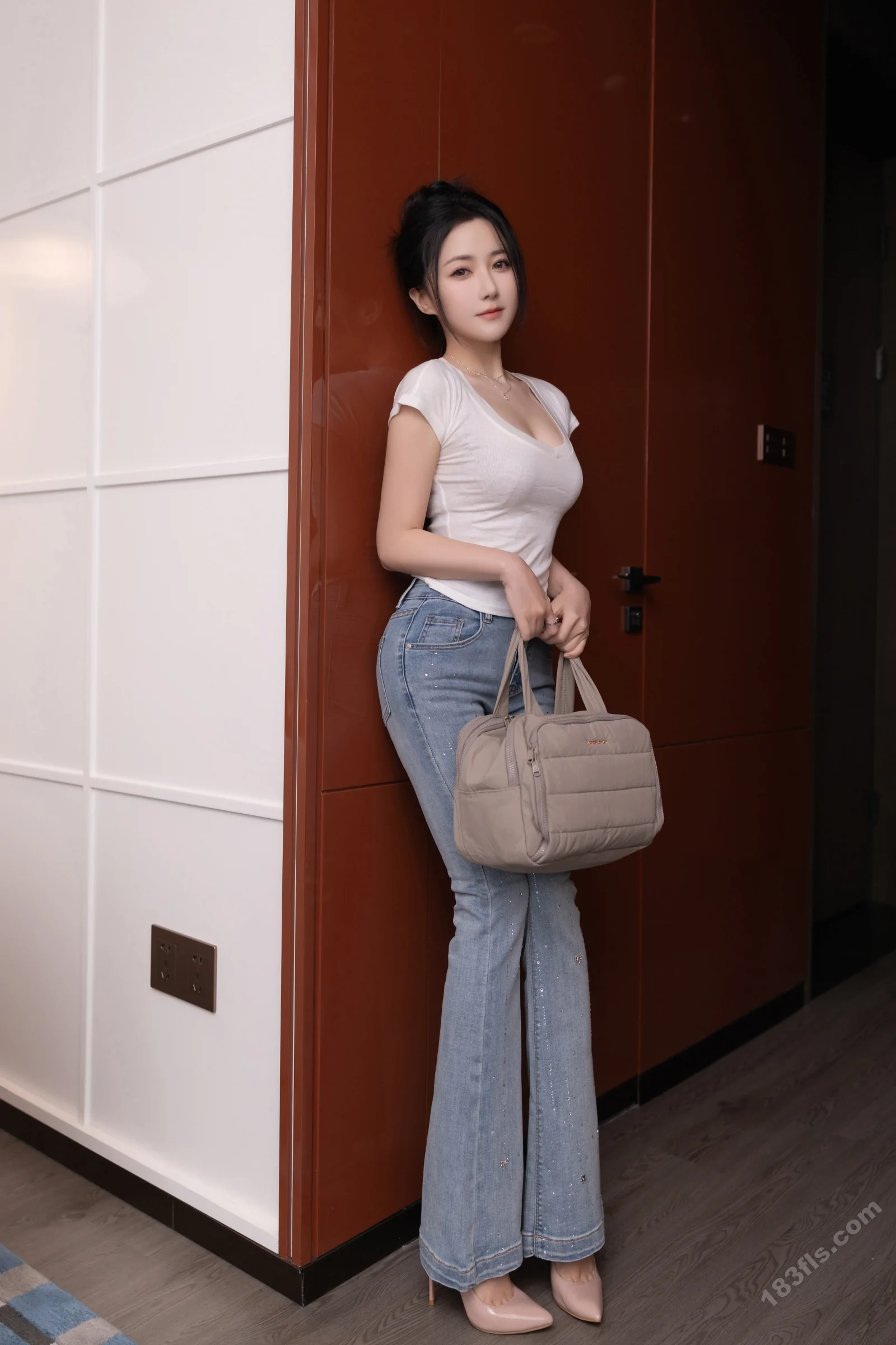 xiuren秀人网福利鱼子酱Fish大尺度内购无码流出借宿 第4张