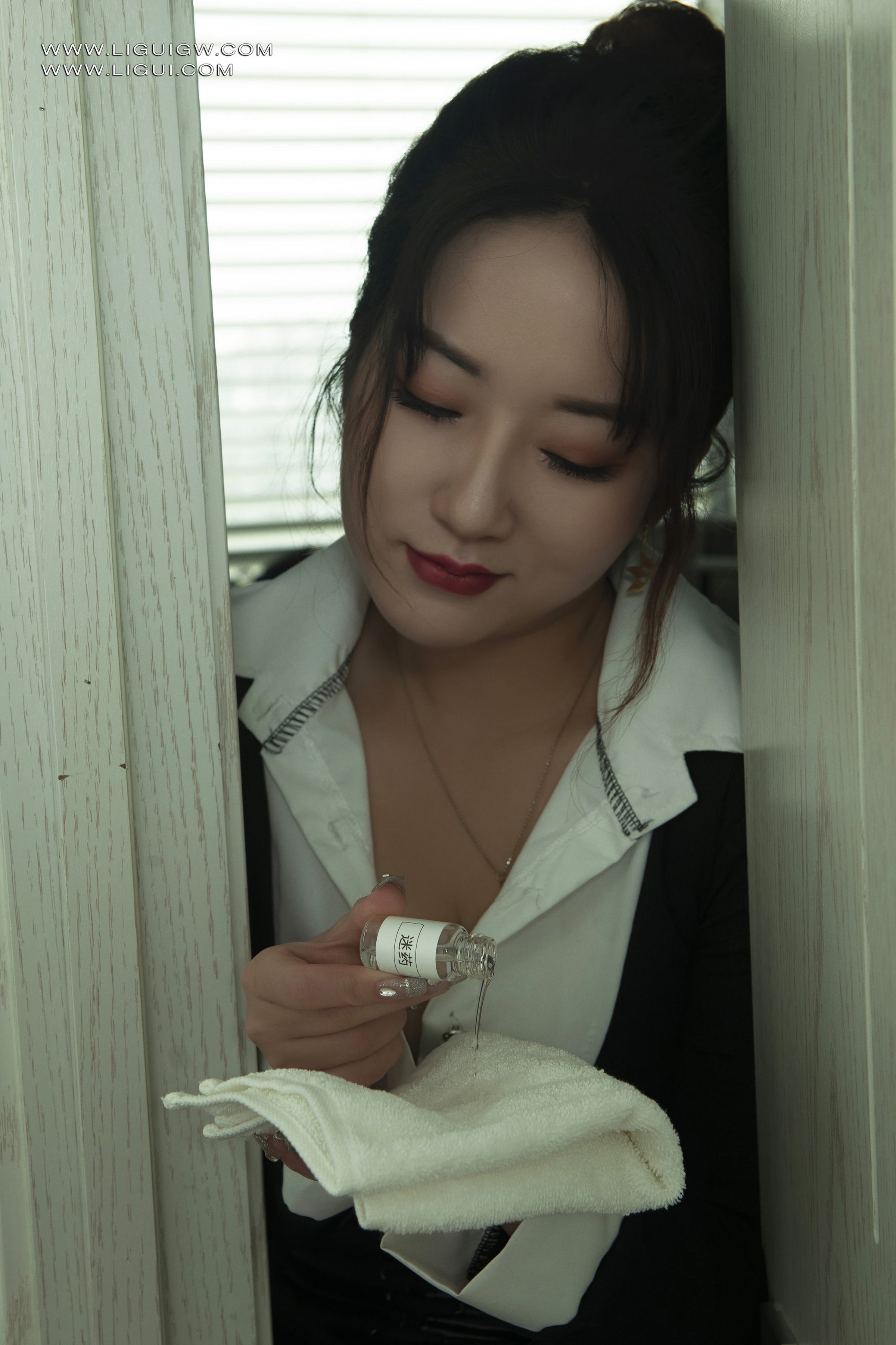 [Ligui丽柜] 2025.11.07 与OL同事的缚戏迷情 Xixi 第4张