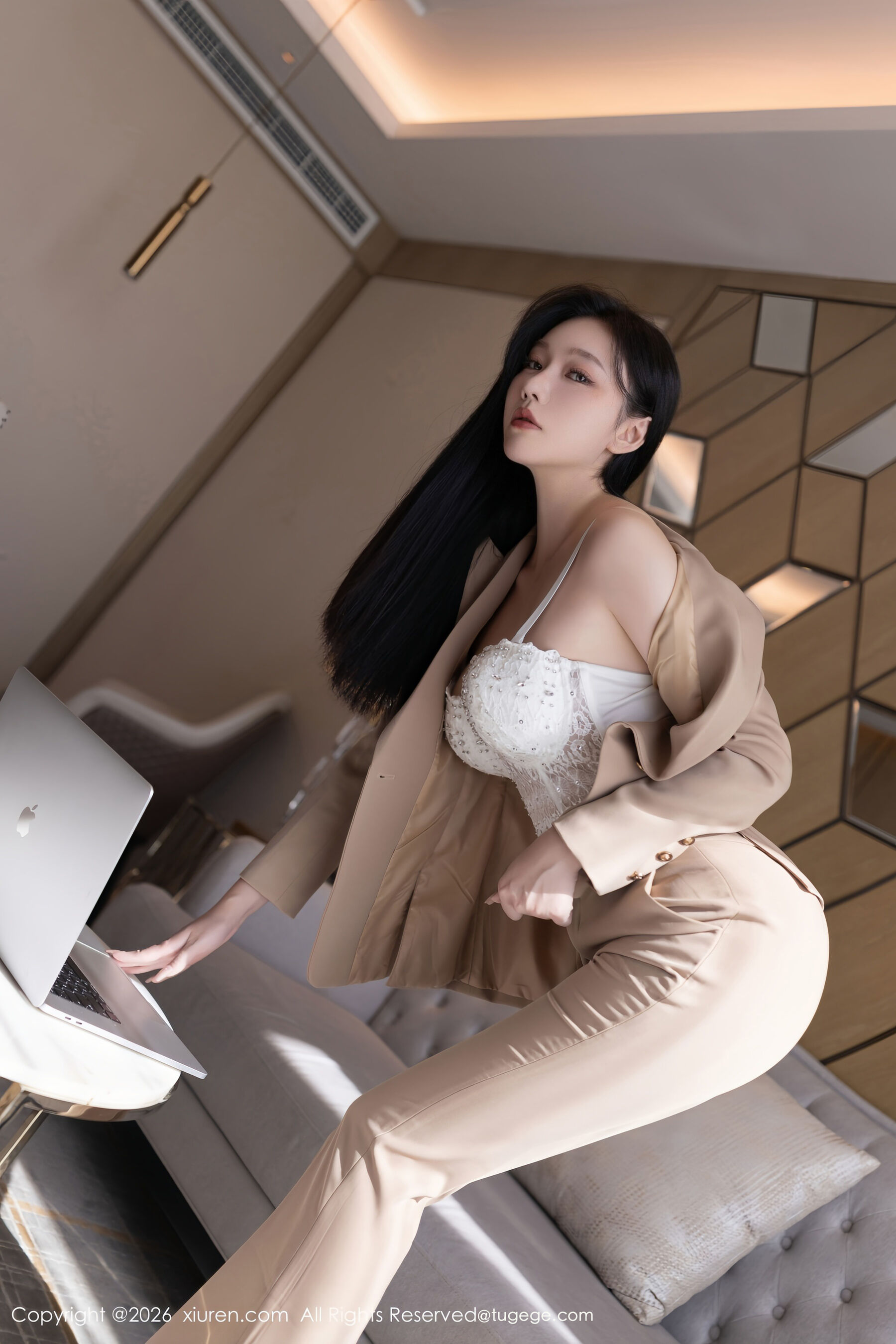 秀人网 安然anran Vol.11282 第4张 秀人网 安然anran Vol.11282 第4张