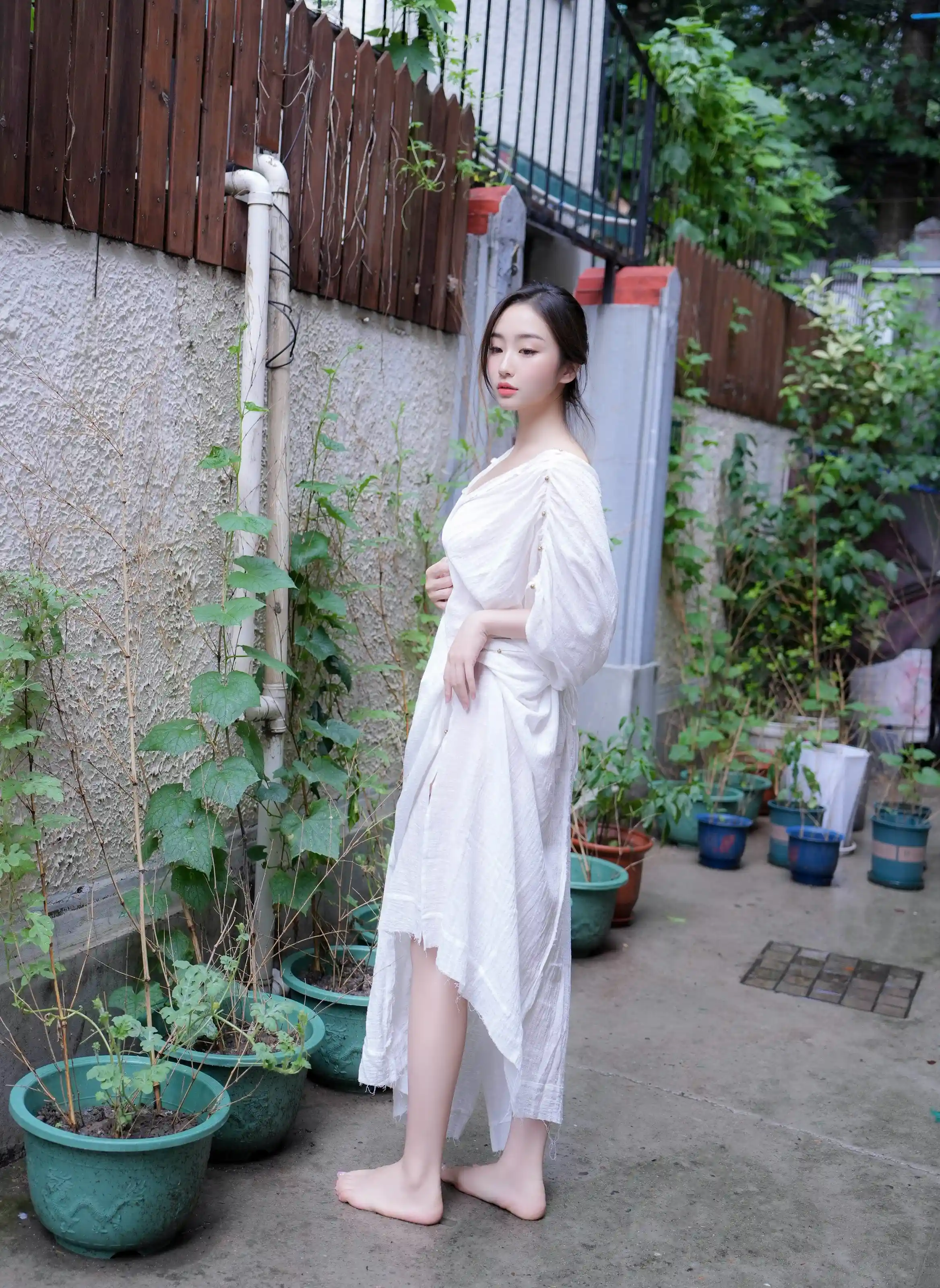  XiuRen 内购版 No.10603 楠芝 身着白色长裙的美女画家 第4张