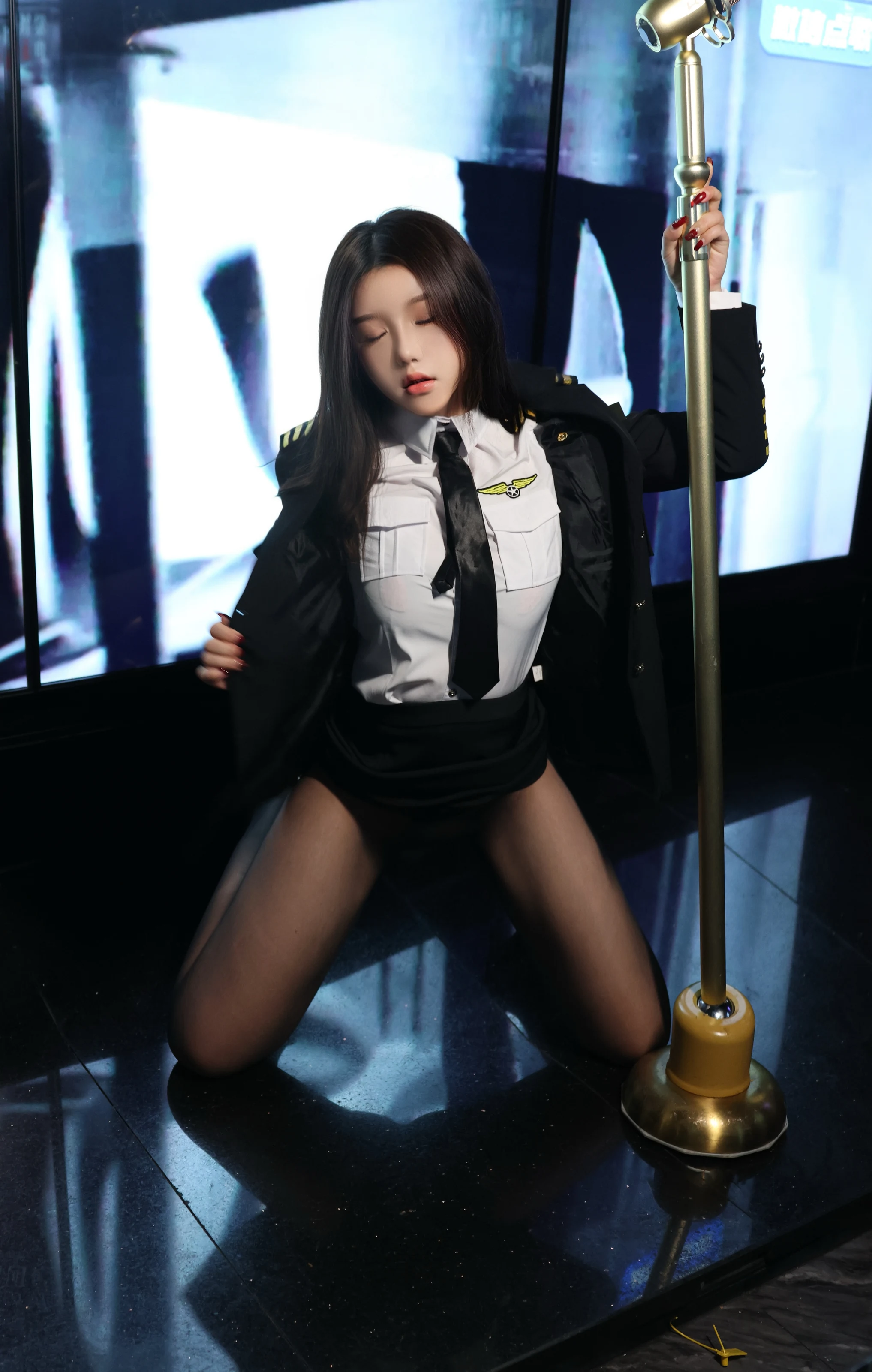  XiuRen 内购版 小薯条nienie 迷情KTV场景主题写真[101P]