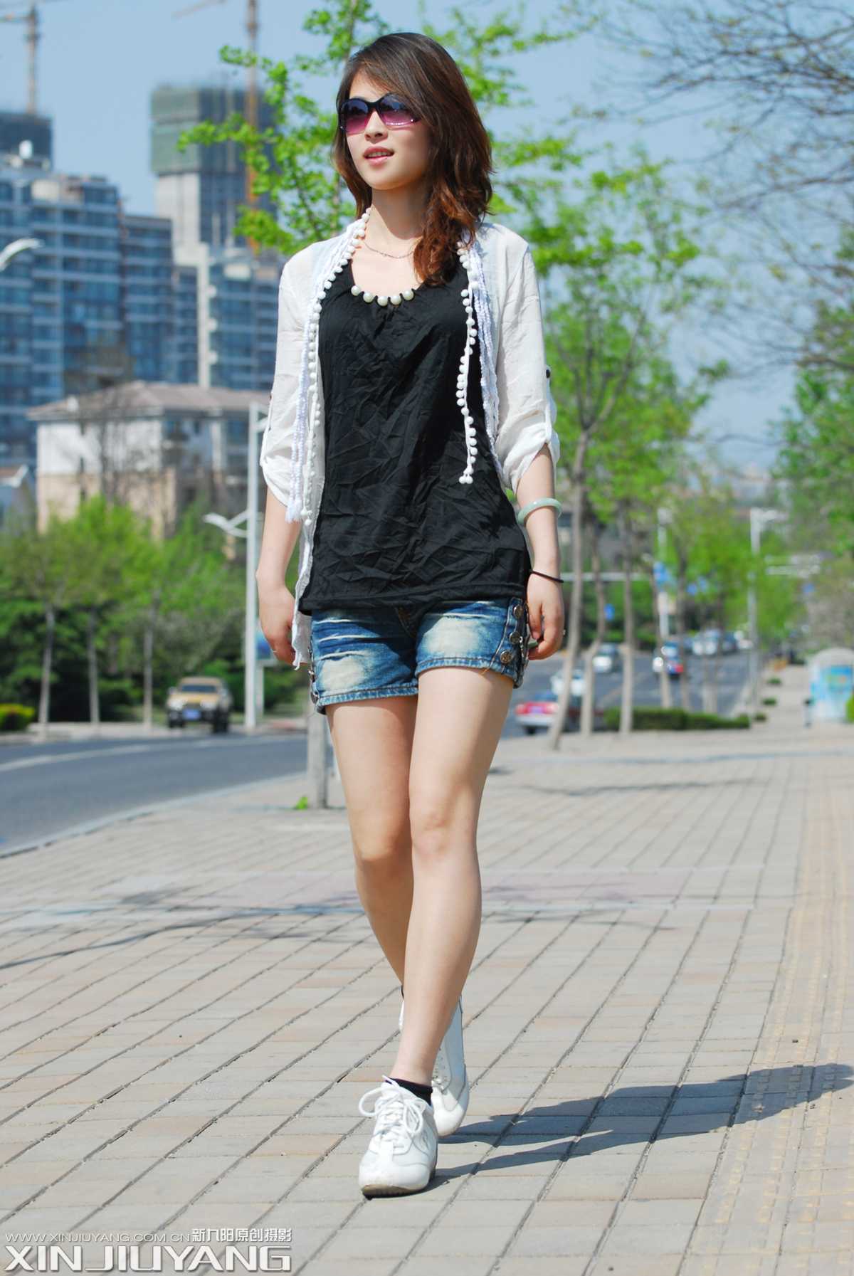 [新九阳私拍] NO.023街拍美腿如玉性感热裤[27P]