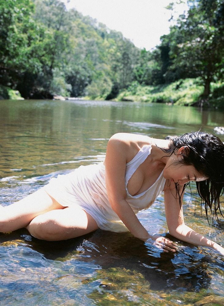 [YS Web套图] 2006.08 Vol.173 Hiroko Sato 佐藤寛子 川の流れに、身をゆだねて…1